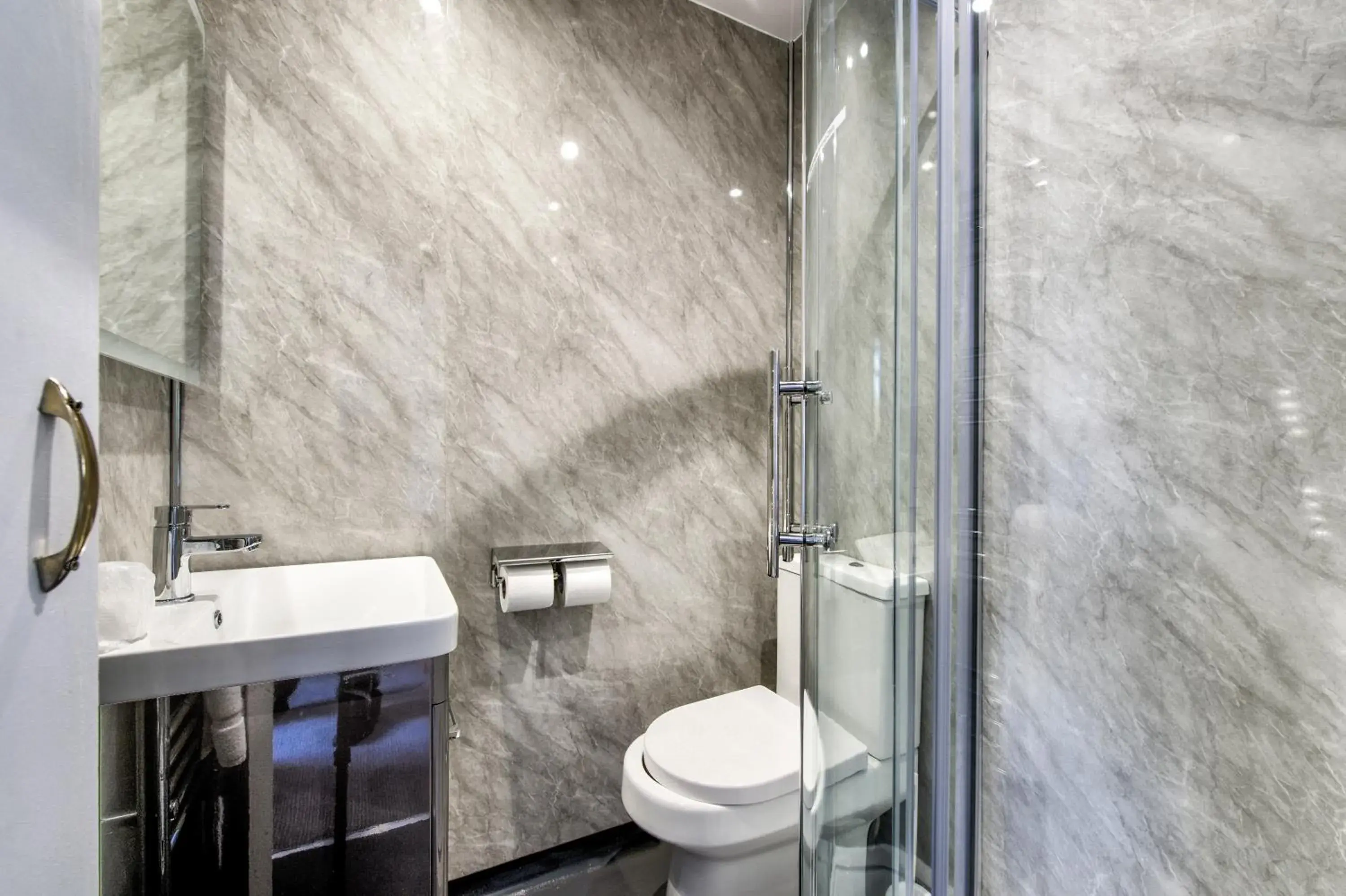 Twin Room with Sea View in The Morar Hotel Twin Room with Sea View in The Morar Hotel