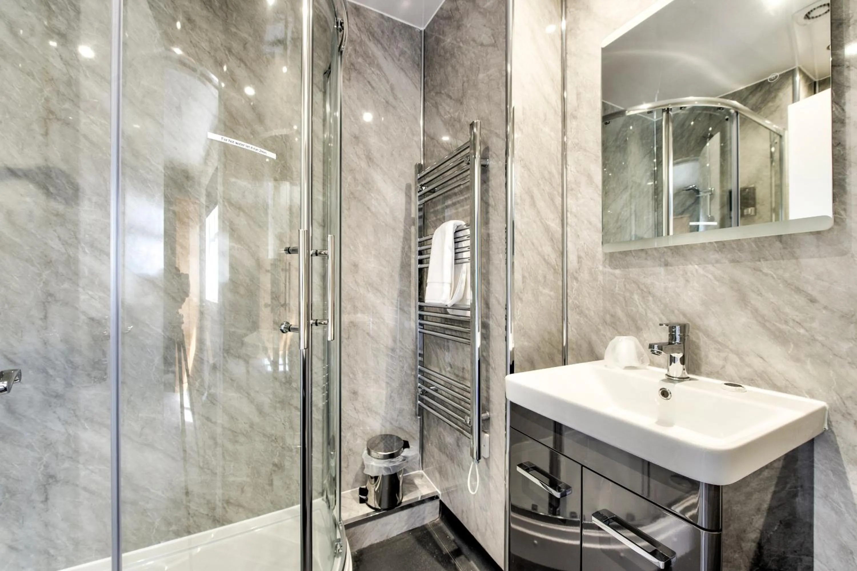 Shower in The Morar Hotel