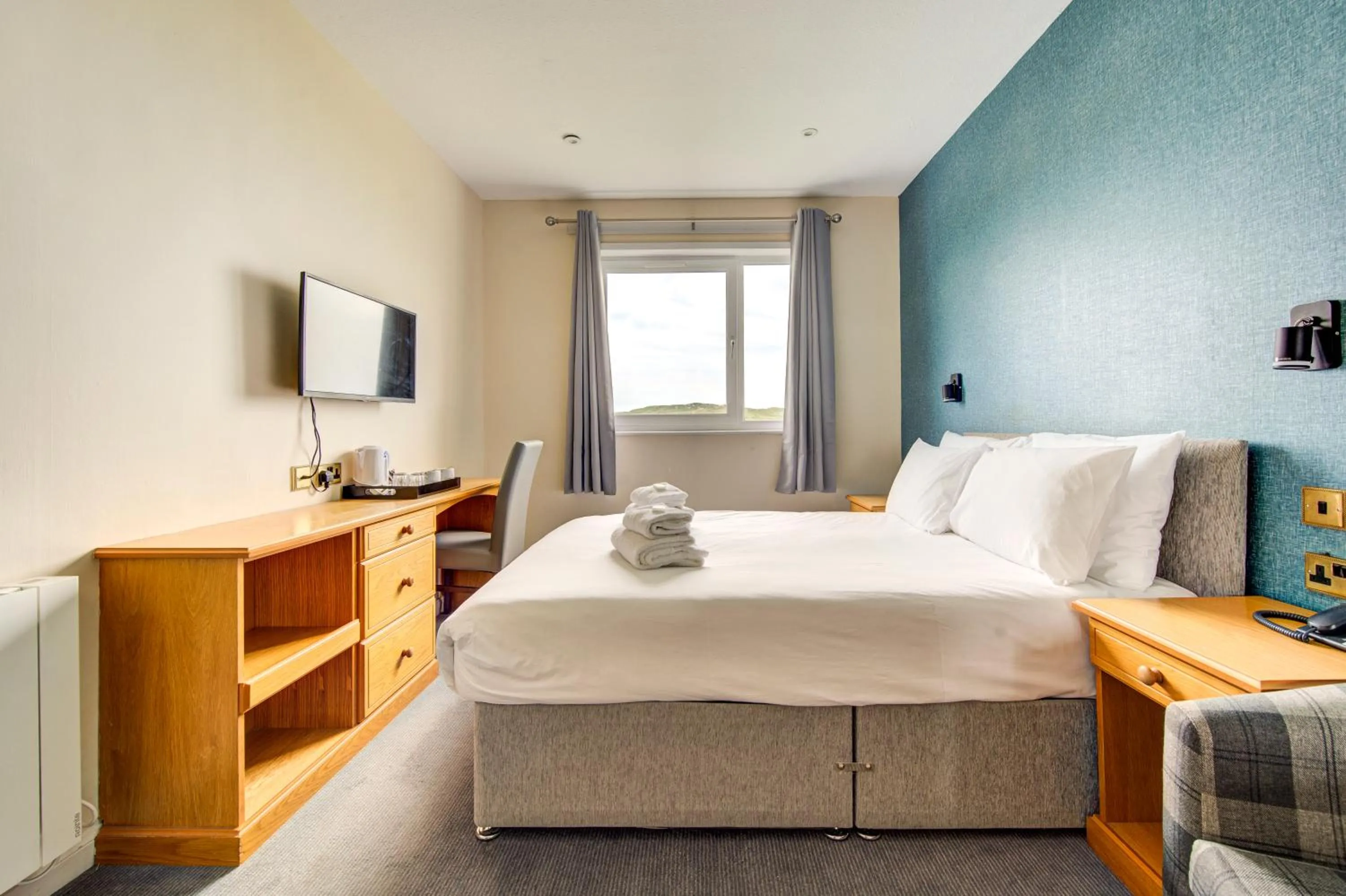 Bed in The Morar Hotel