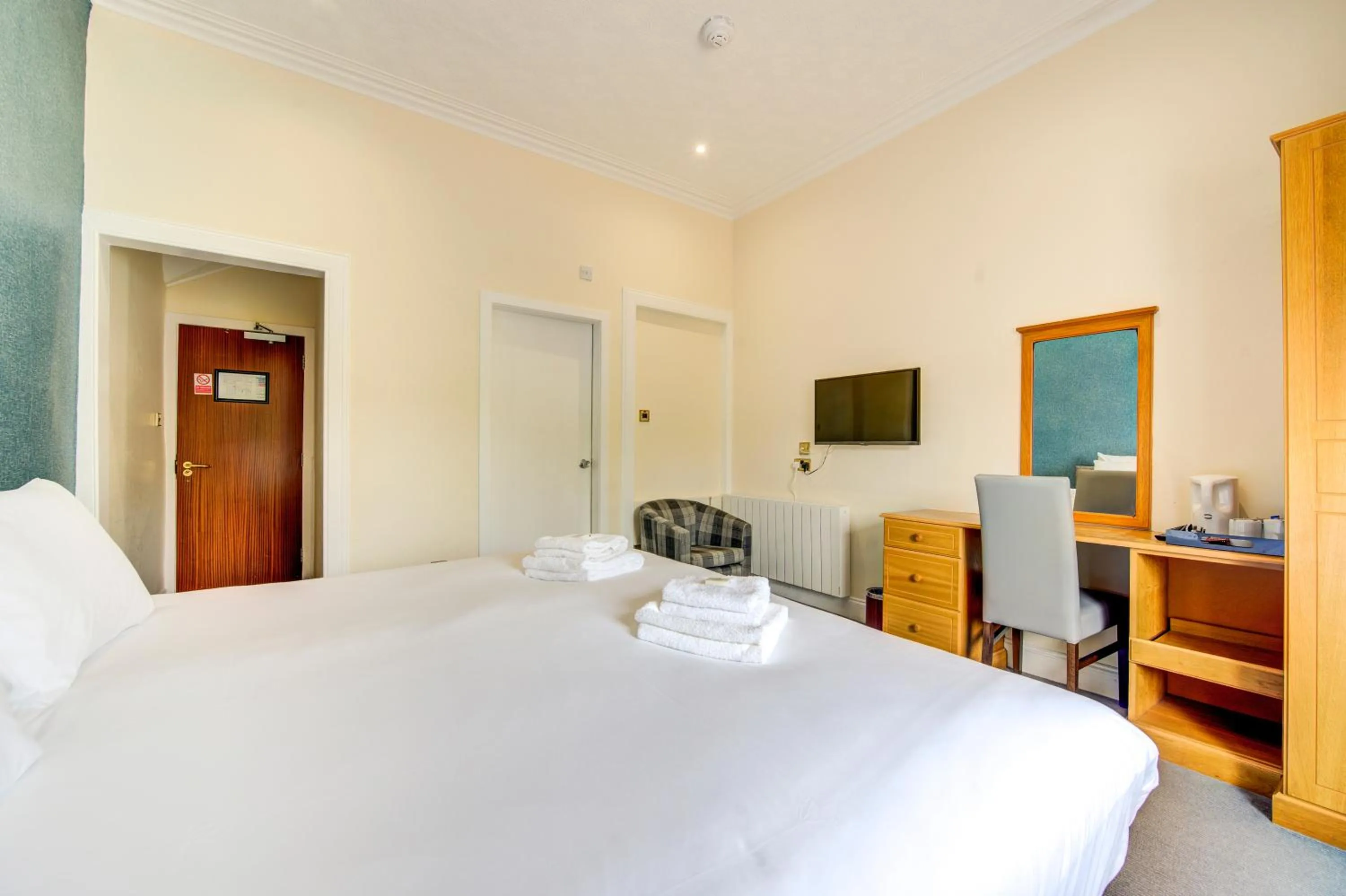 Bed in The Morar Hotel