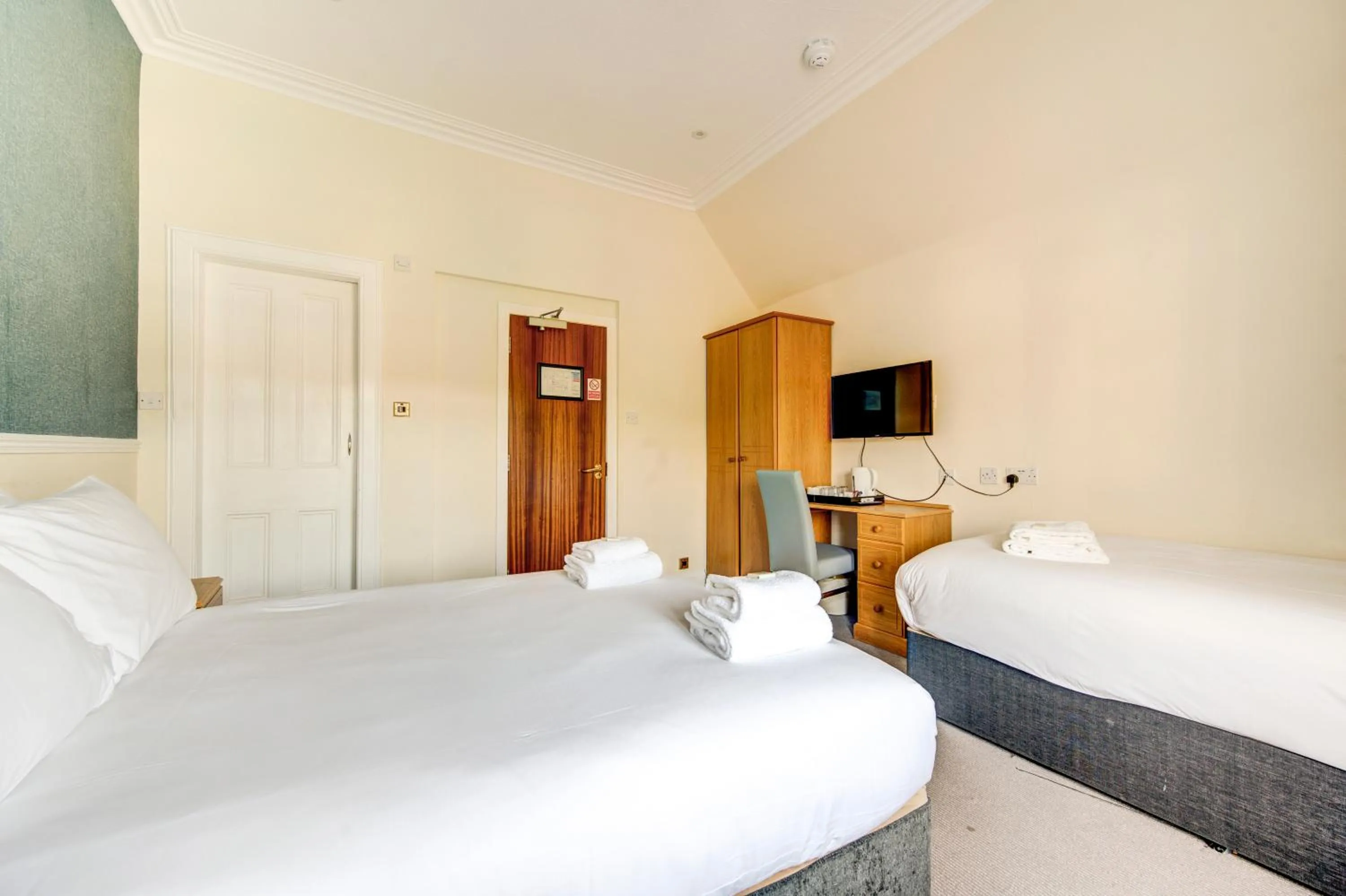 Bed in The Morar Hotel