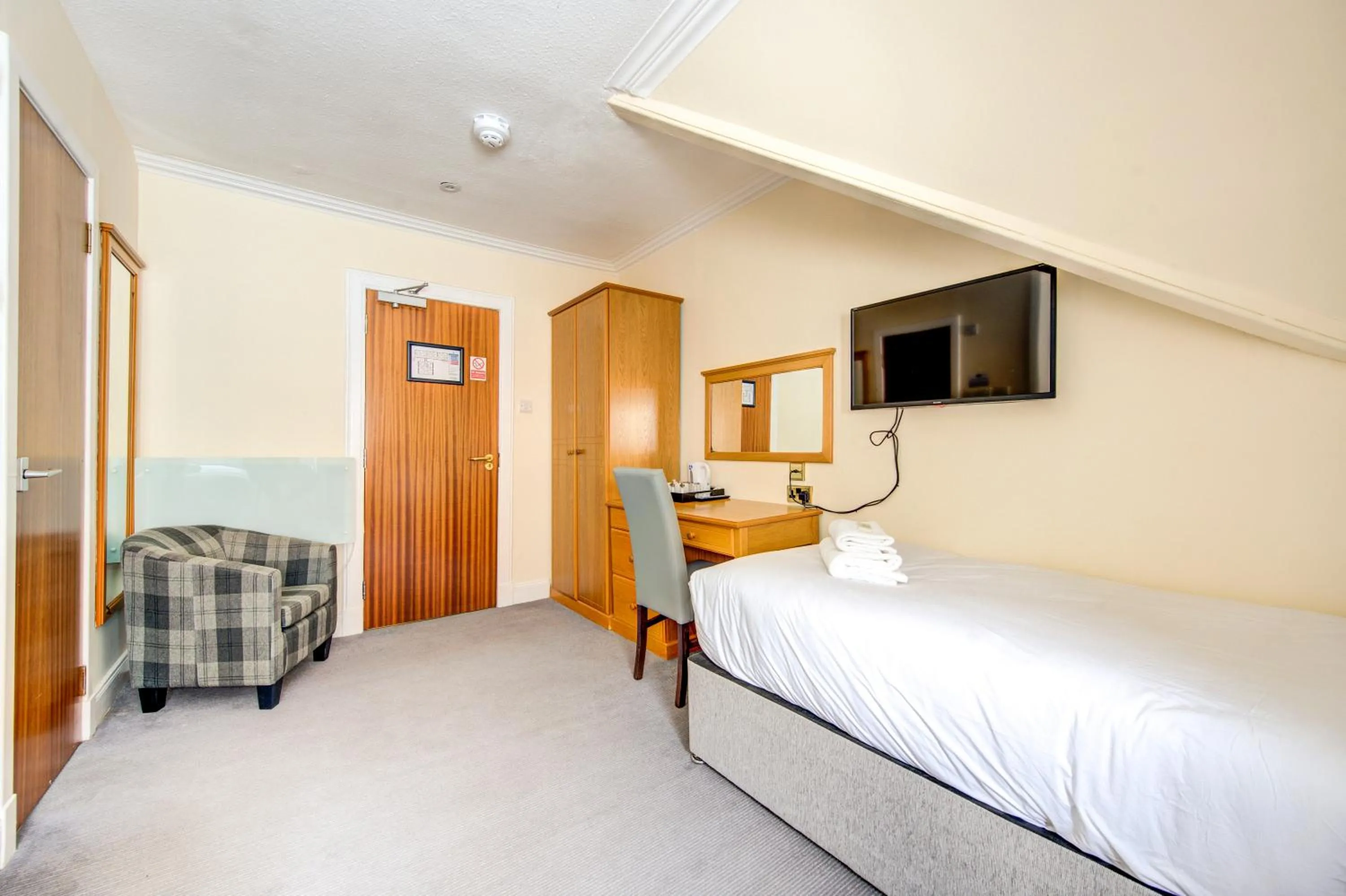 Bed in The Morar Hotel