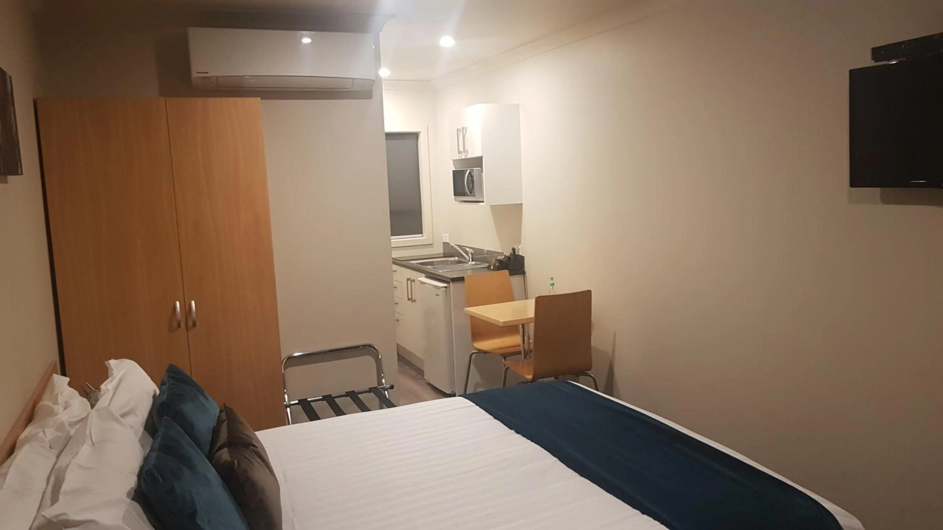 Bed in Taylors Motel