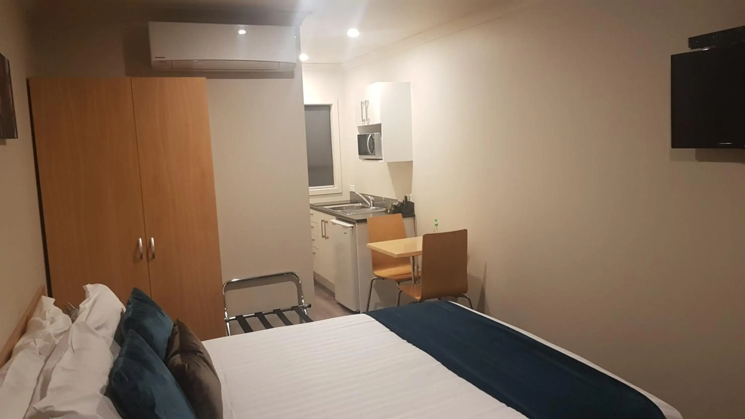 Queen Studio in Taylors Motel Queen Studio in Taylors Motel