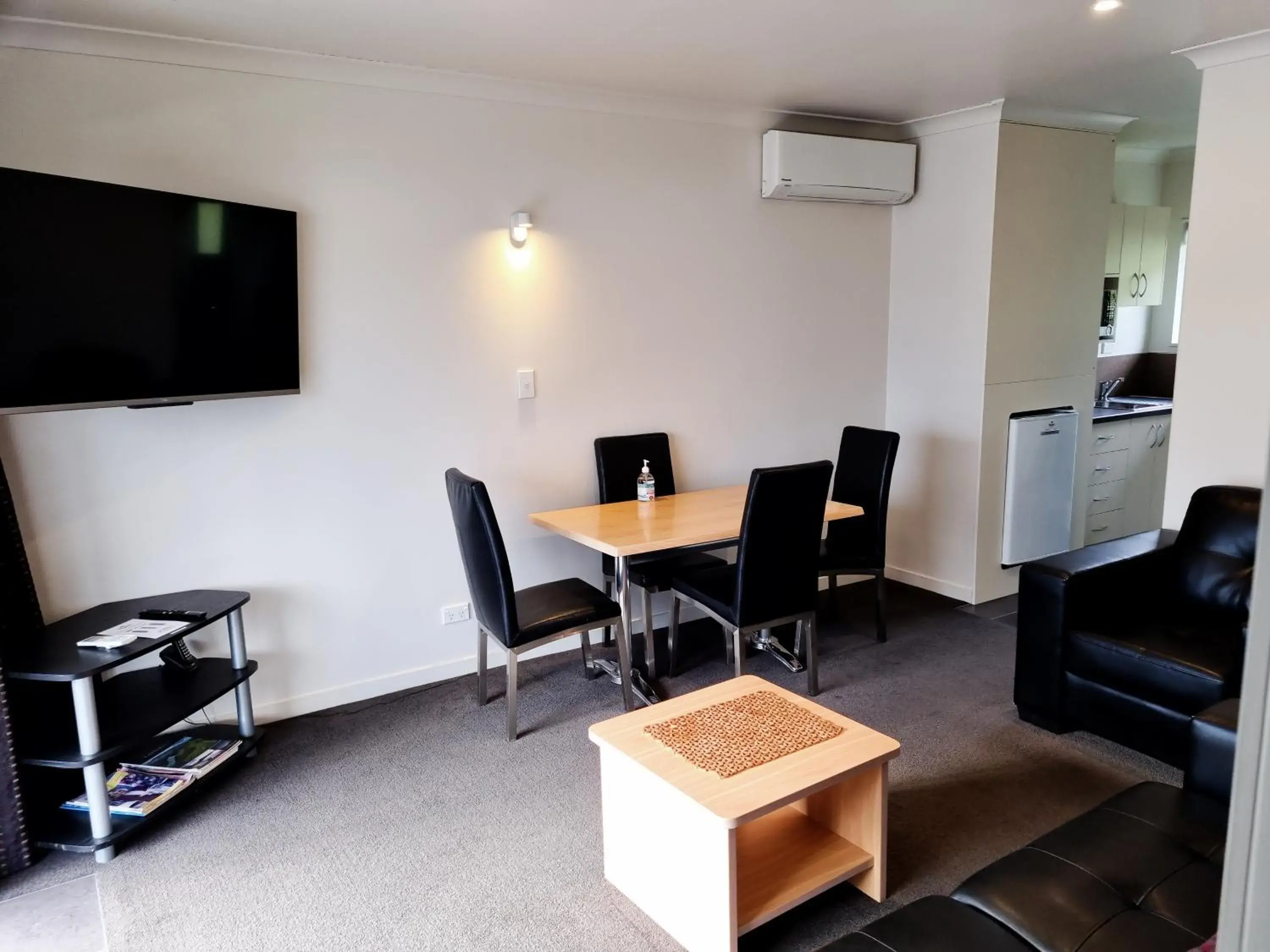 Deluxe Two-Bedroom Apartment in Taylors Motel Deluxe Two-Bedroom Apartment in Taylors Motel