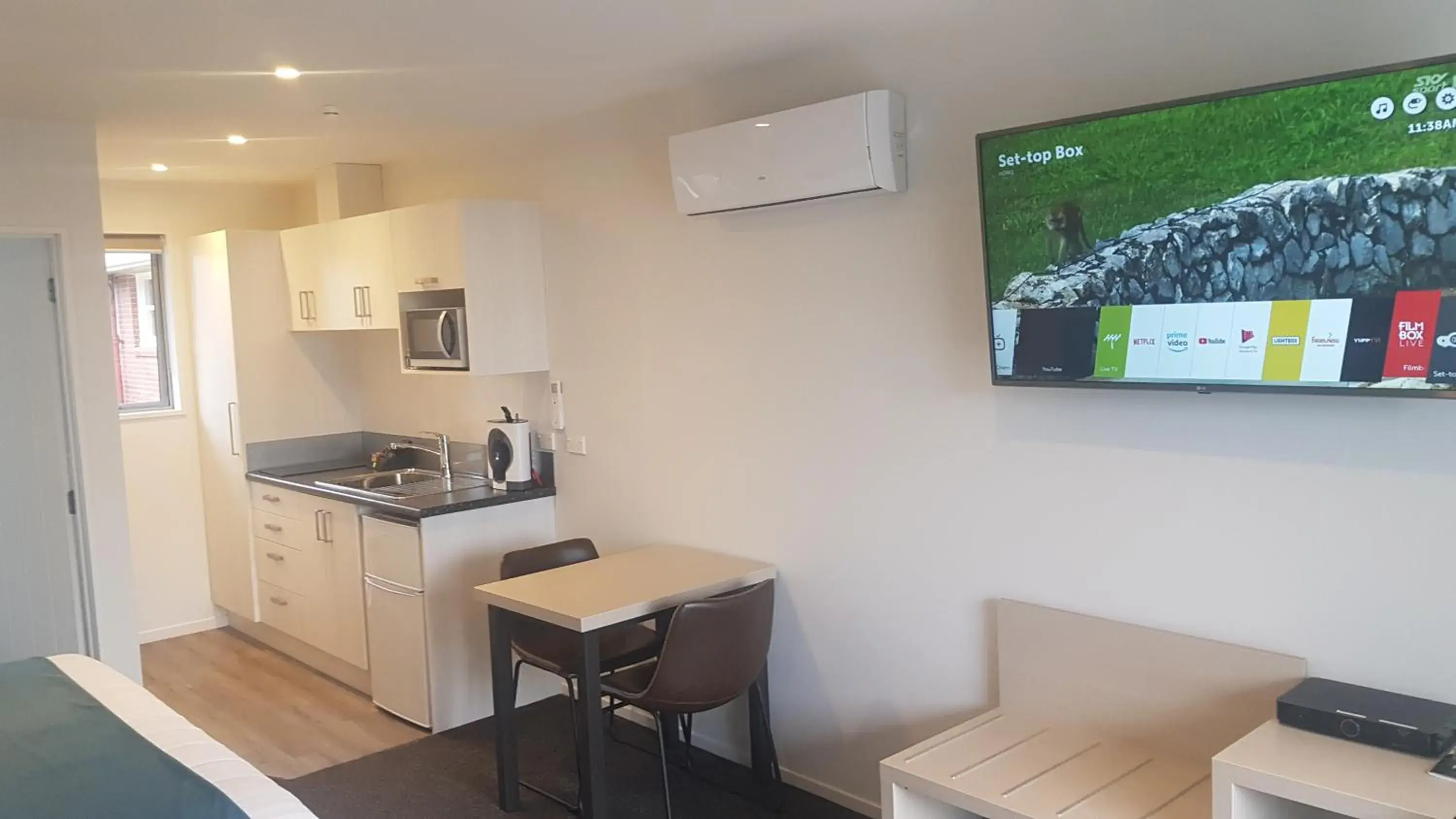 Deluxe King Suite in Taylors Motel Deluxe King Suite in Taylors Motel