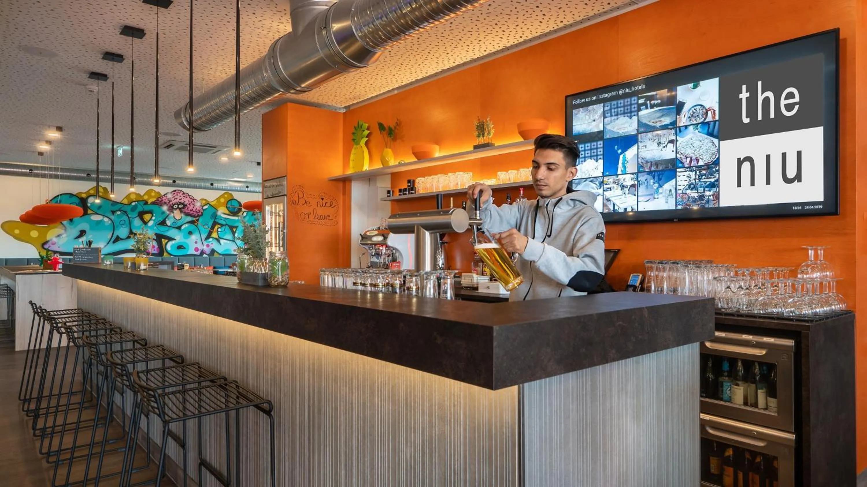 Lounge or bar in Holiday Inn - the niu, Hide Berlin Friedrichshain by IHG