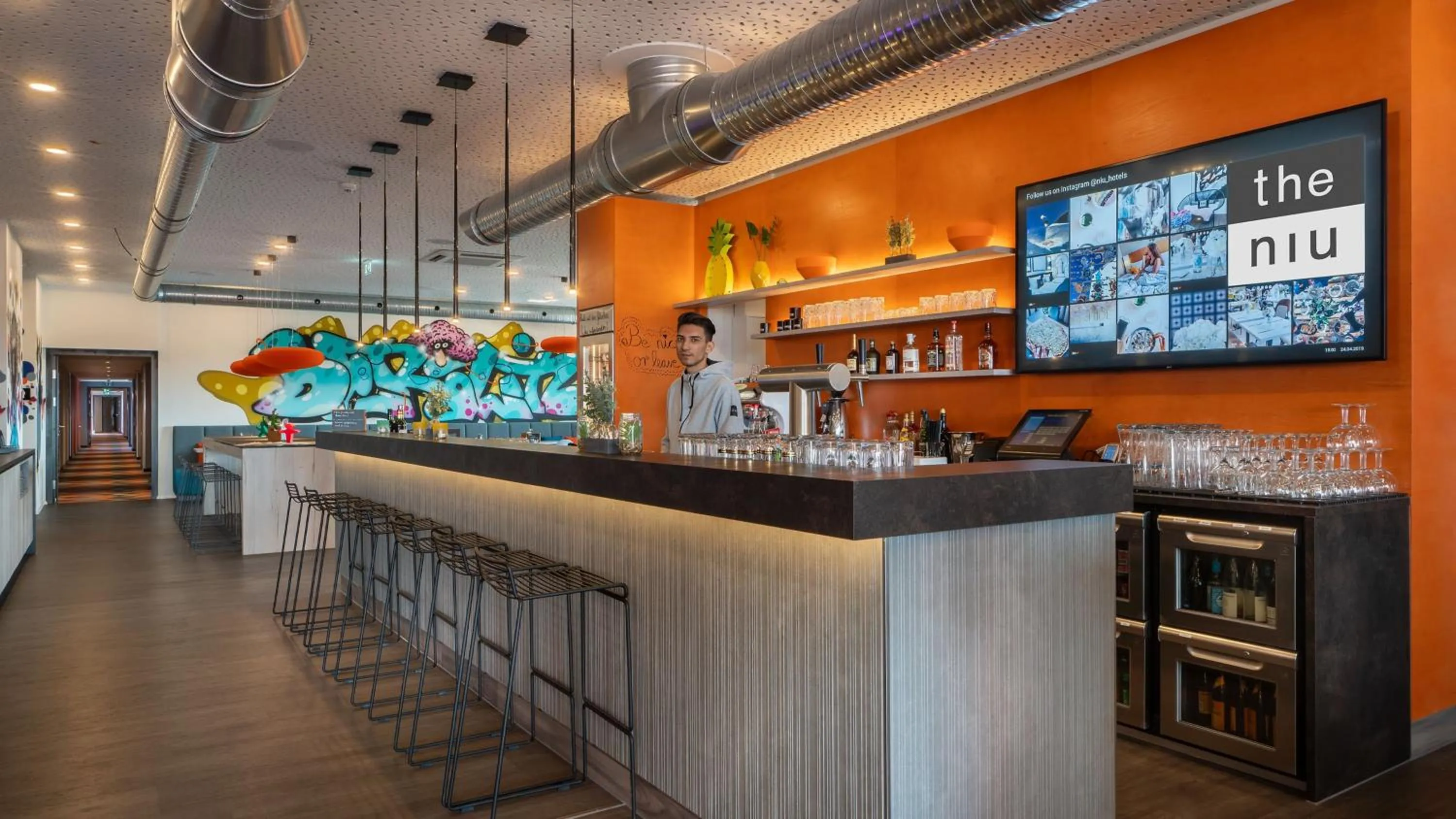 Lounge or bar in Holiday Inn - the niu, Hide Berlin Friedrichshain by IHG