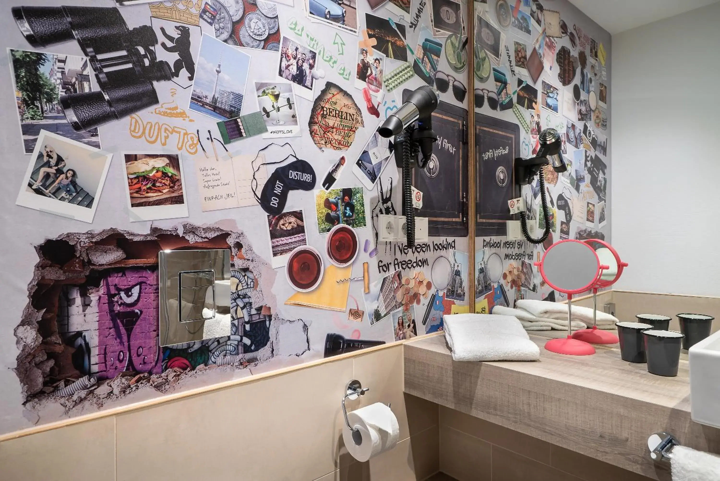 Premium Queen Room in Holiday Inn - the niu, Hide Berlin Friedrichshain by IHG Premium Queen Room in Holiday Inn - the niu, Hide Berlin Friedrichshain by IHG