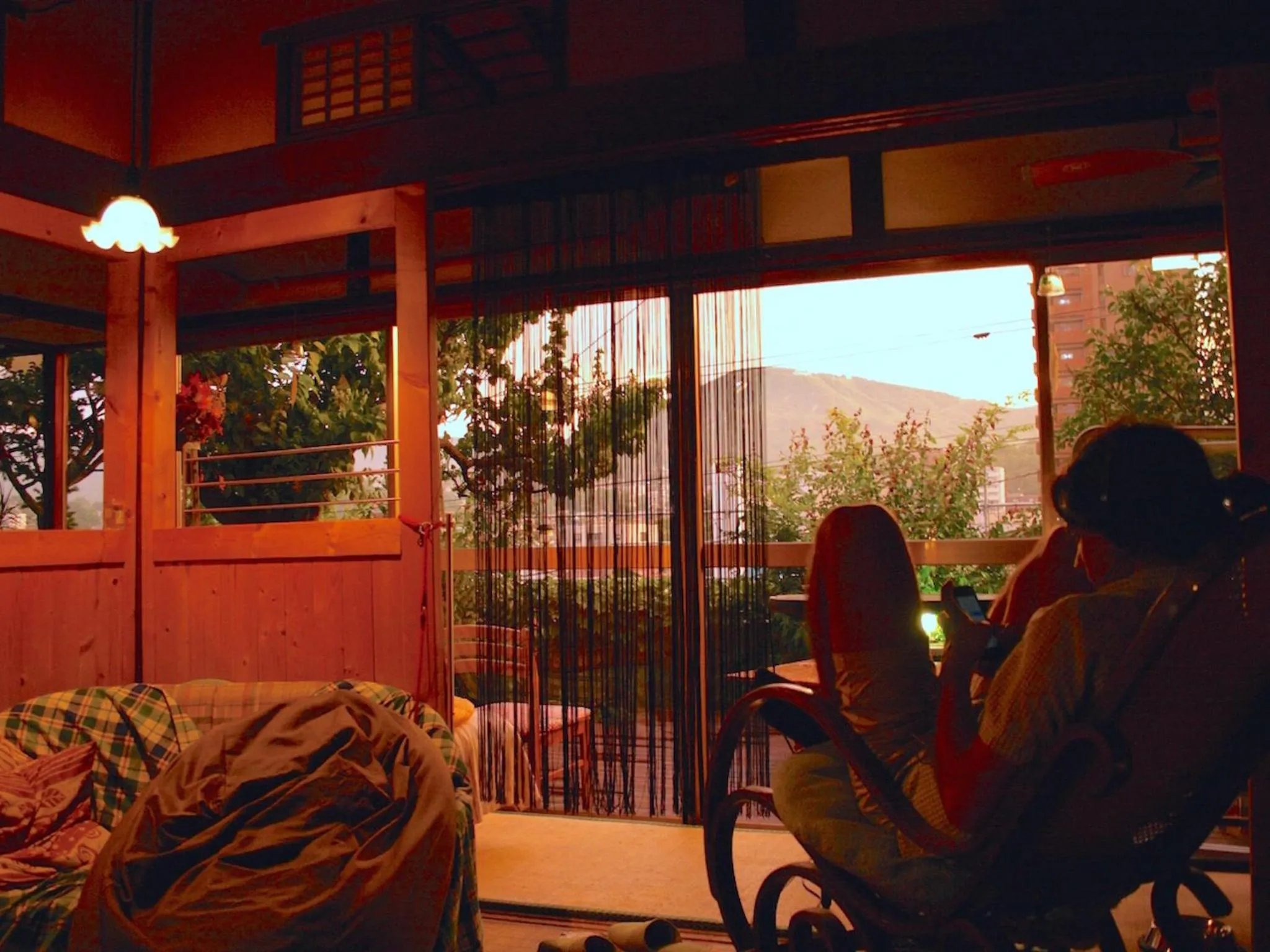 Communal lounge/ TV room in The Otaornai Backpacker's Hostel Morinoki