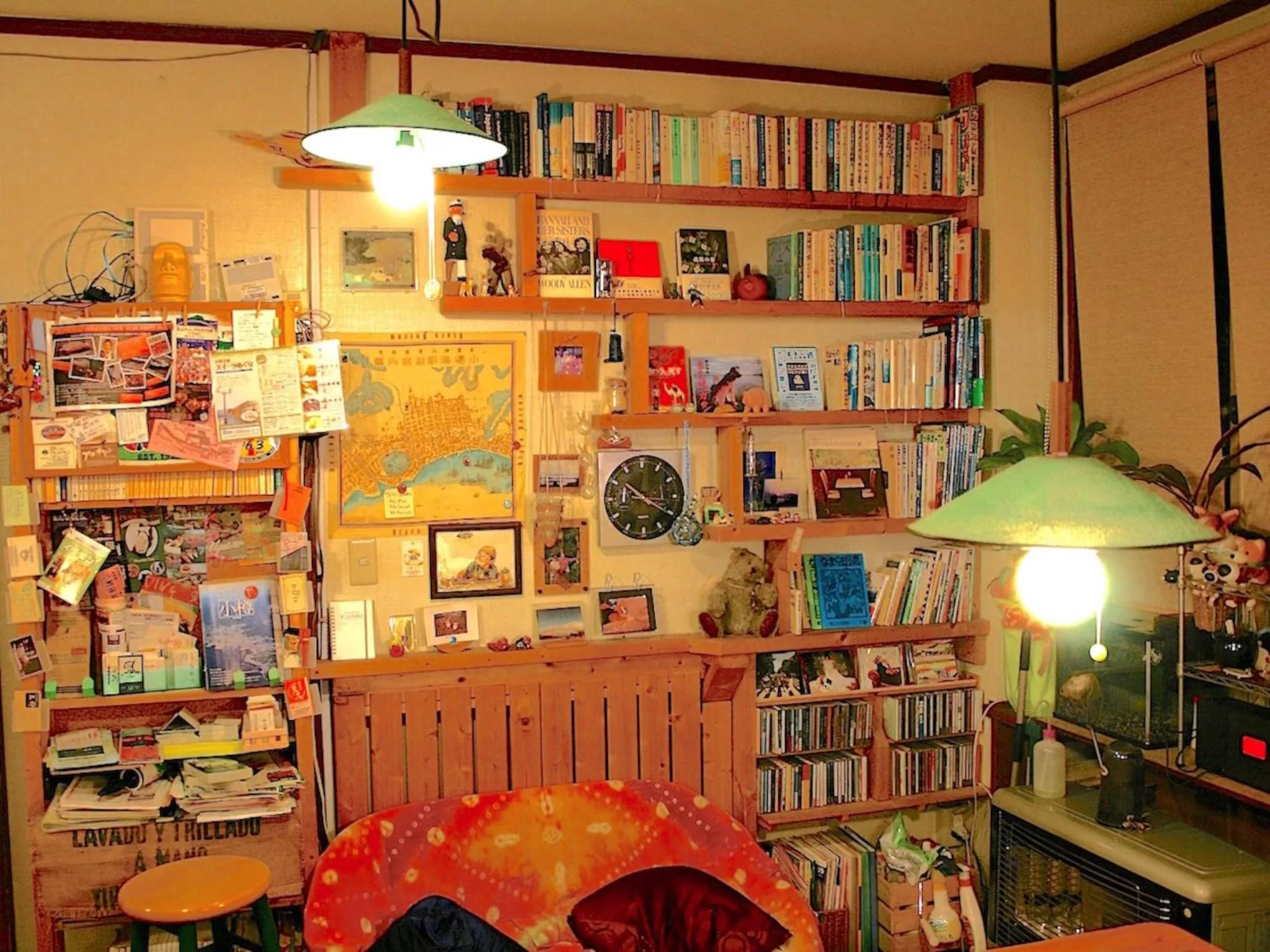 Communal lounge/ TV room in The Otaornai Backpacker's Hostel Morinoki