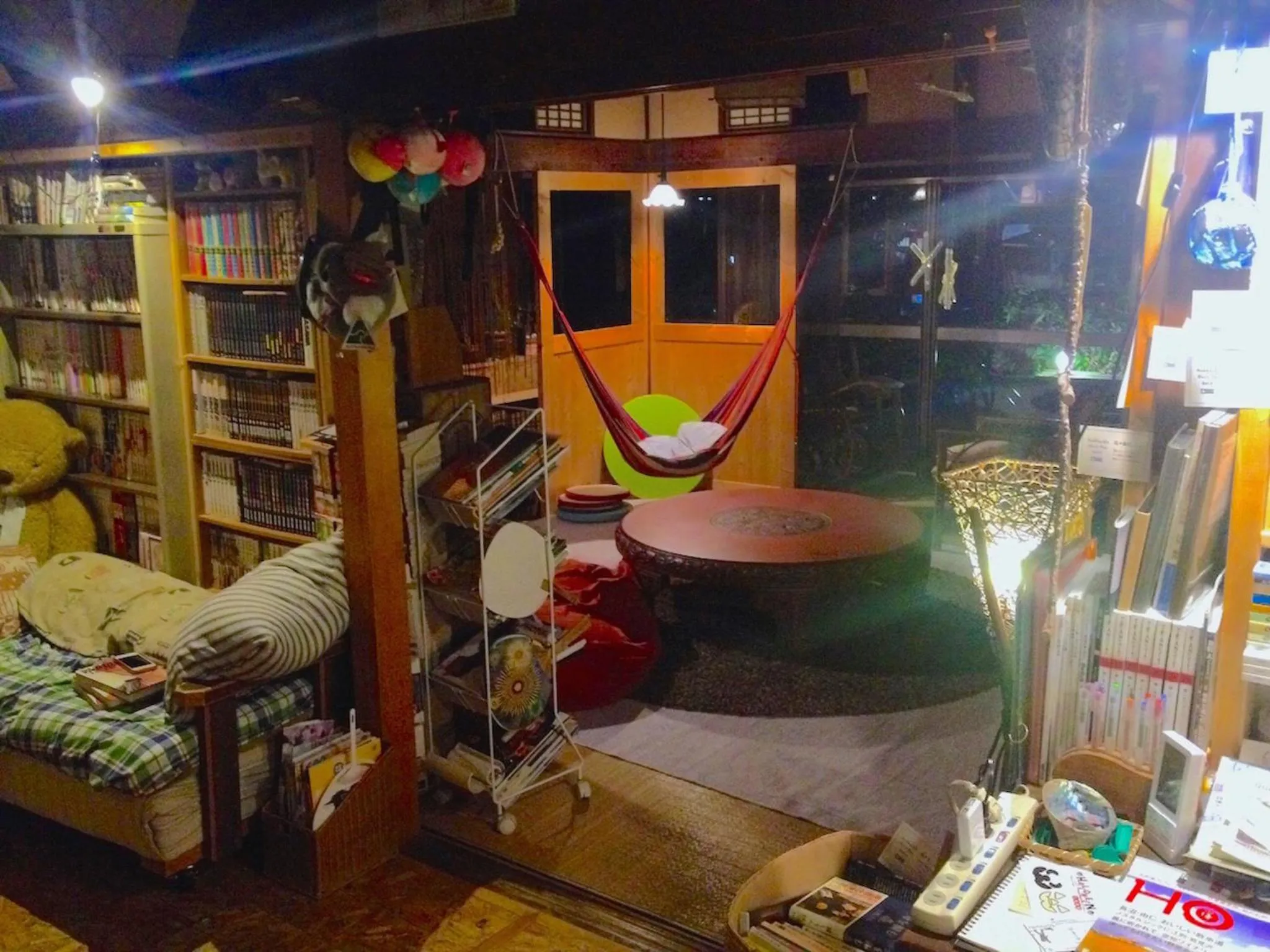 Communal lounge/ TV room in The Otaornai Backpacker's Hostel Morinoki