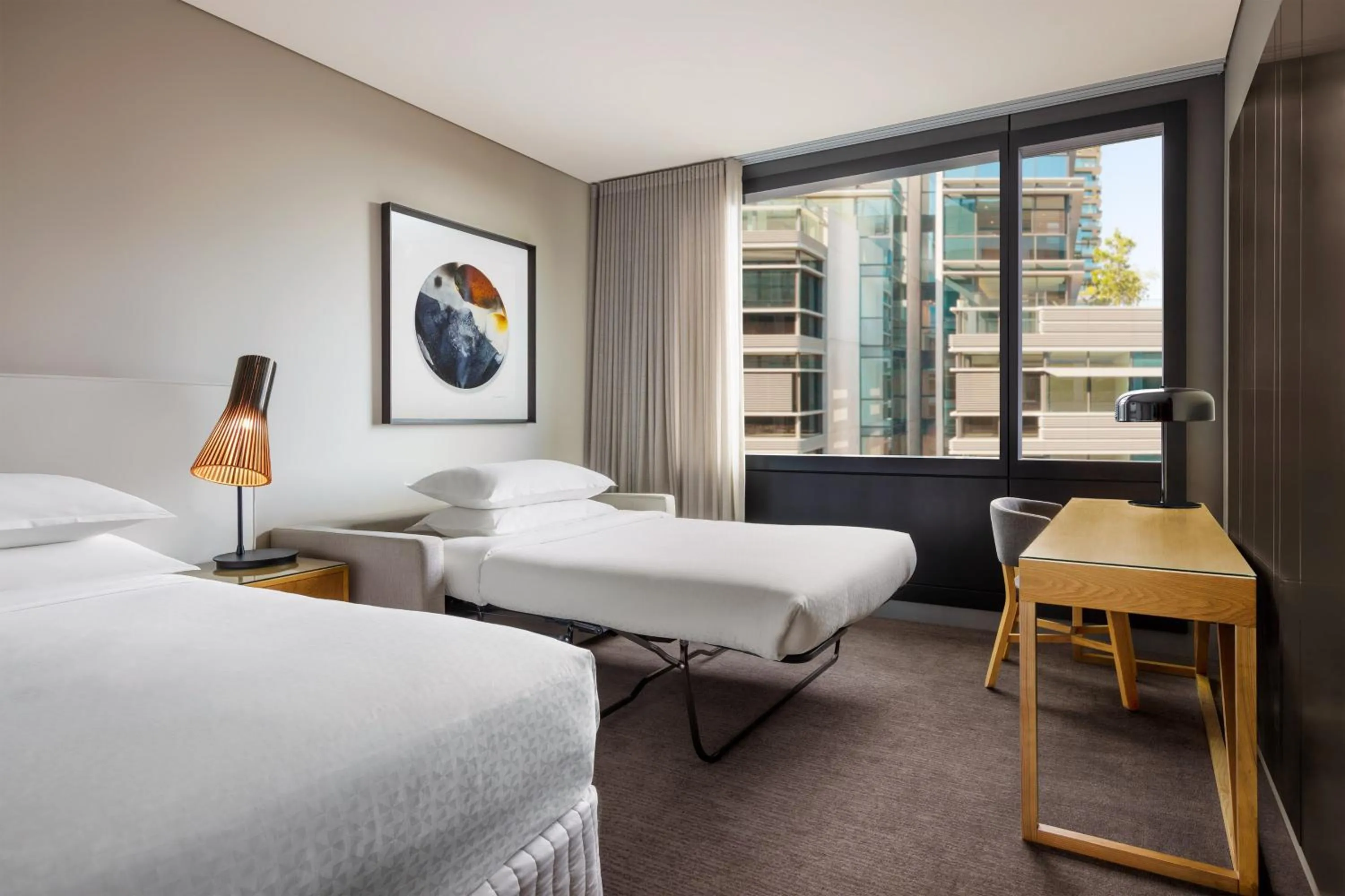 Photo of the whole room, Bed in Four Points by Sheraton Sydney, Central Park