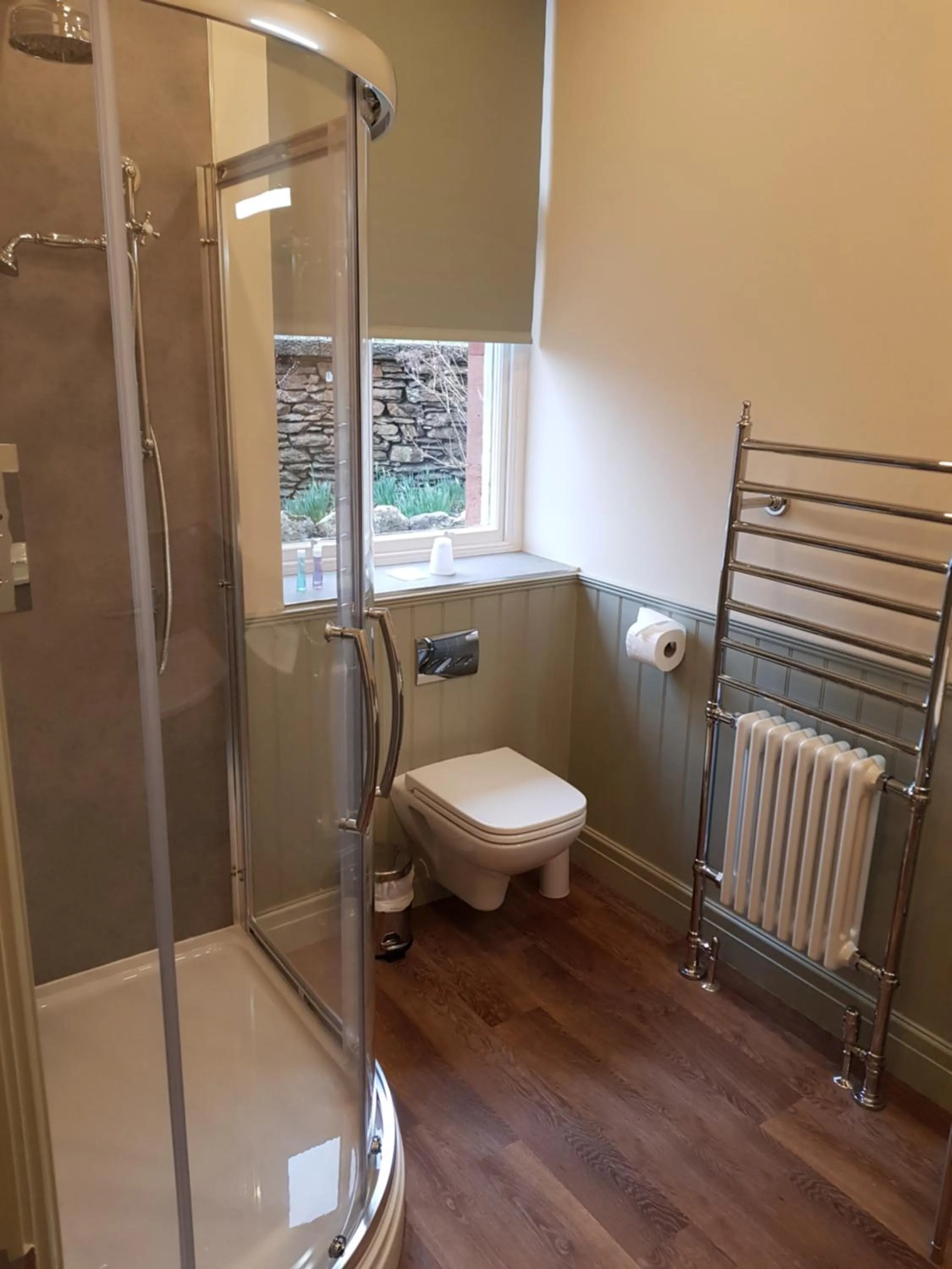 Bathroom in Windermere Park B&B inc Free off-site Health Club