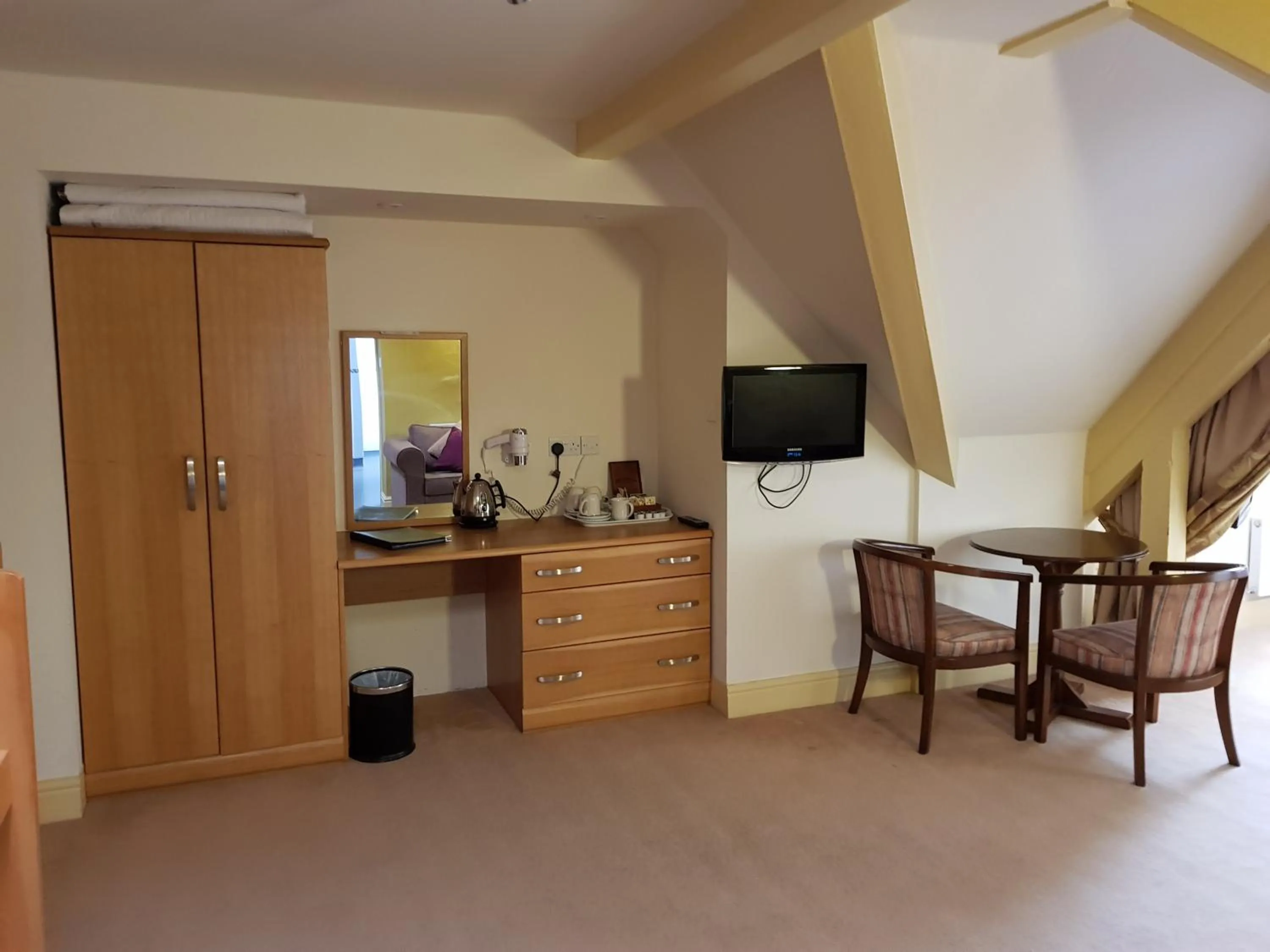 TV and multimedia in Windermere Park B&B inc Free off-site Health Club