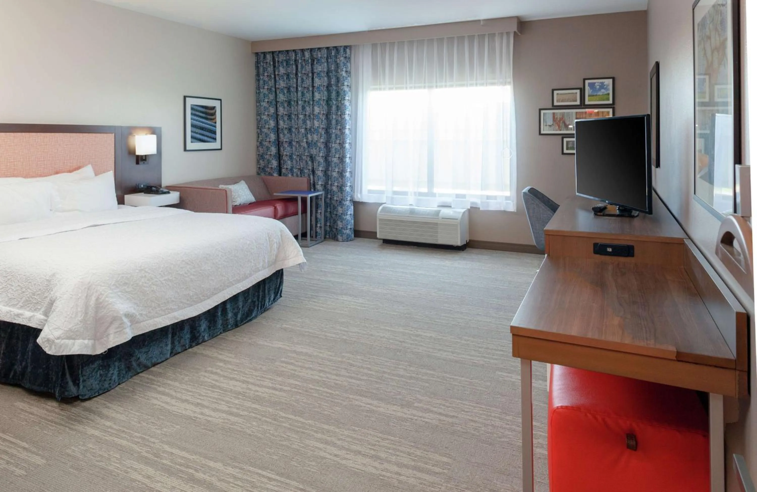 Bedroom, Bed in Hampton Inn & Suites Overland Park South
