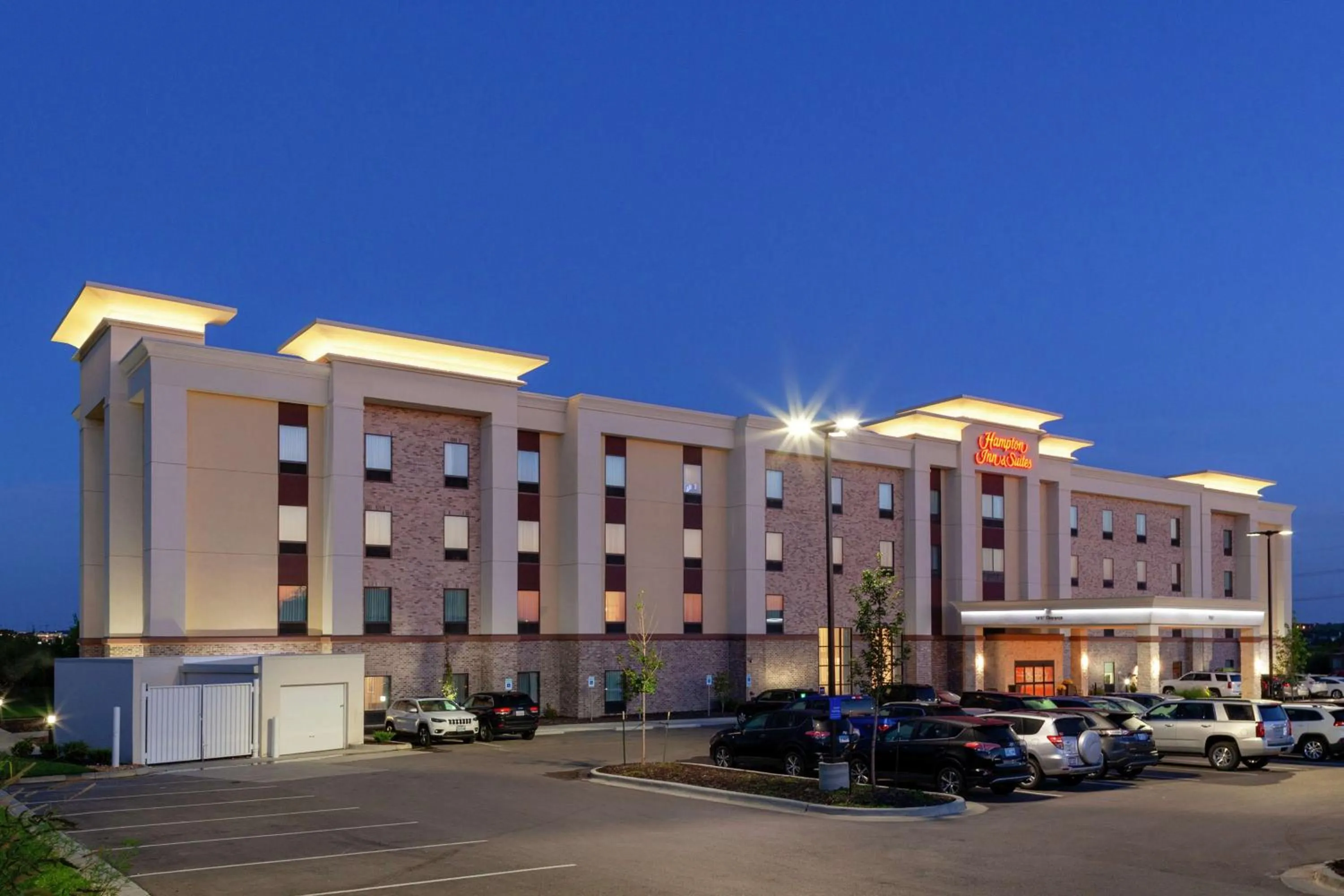 Property building in Hampton Inn & Suites Overland Park South
