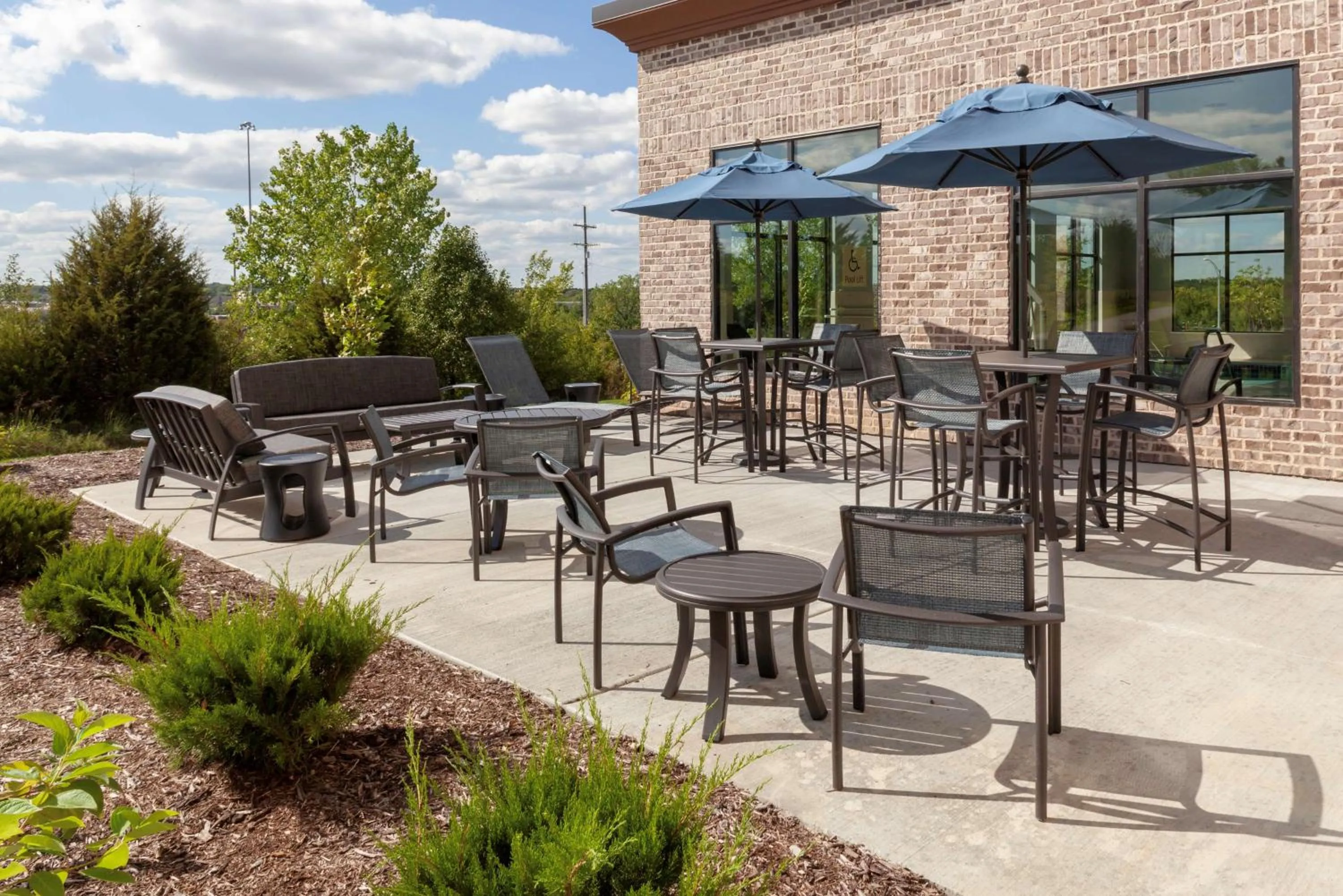 Patio in Hampton Inn & Suites Overland Park South