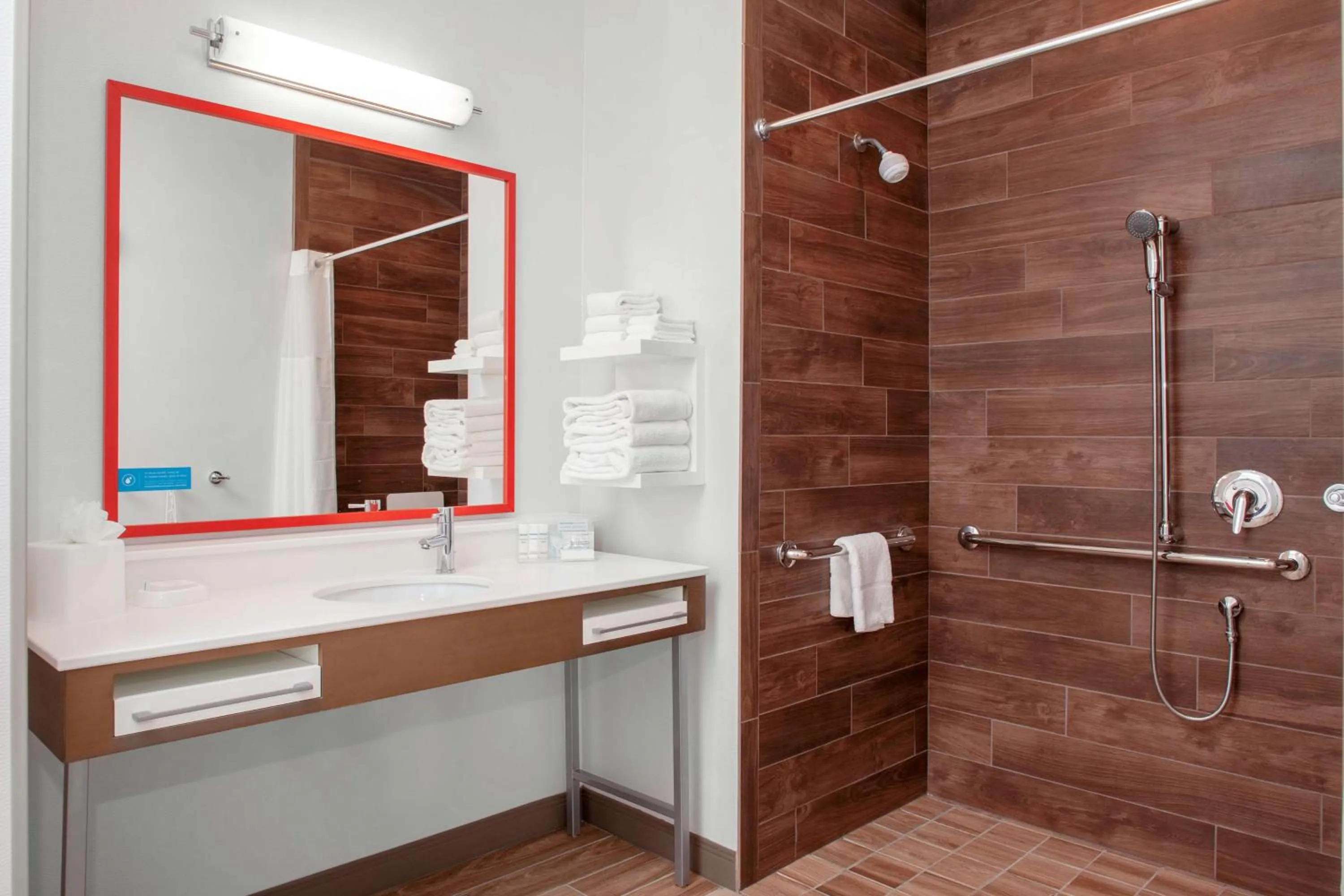 Bathroom in Hampton Inn & Suites Overland Park South