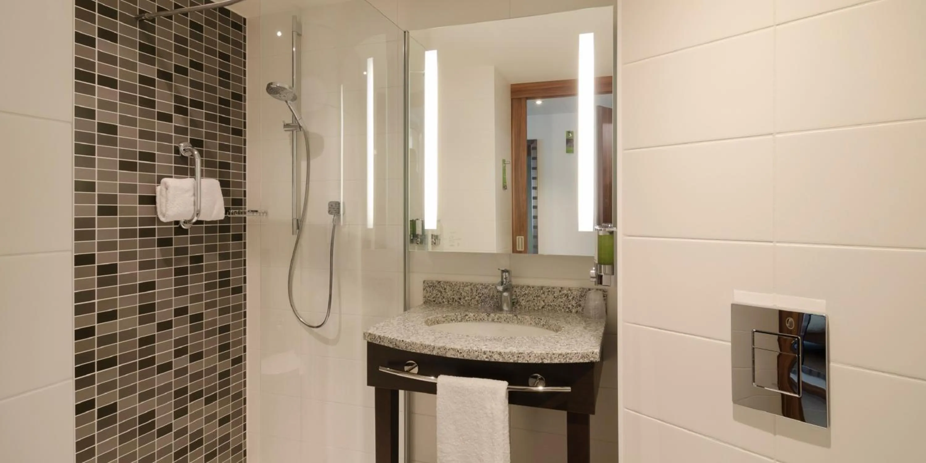 Bathroom in Hampton By Hilton Munich City West