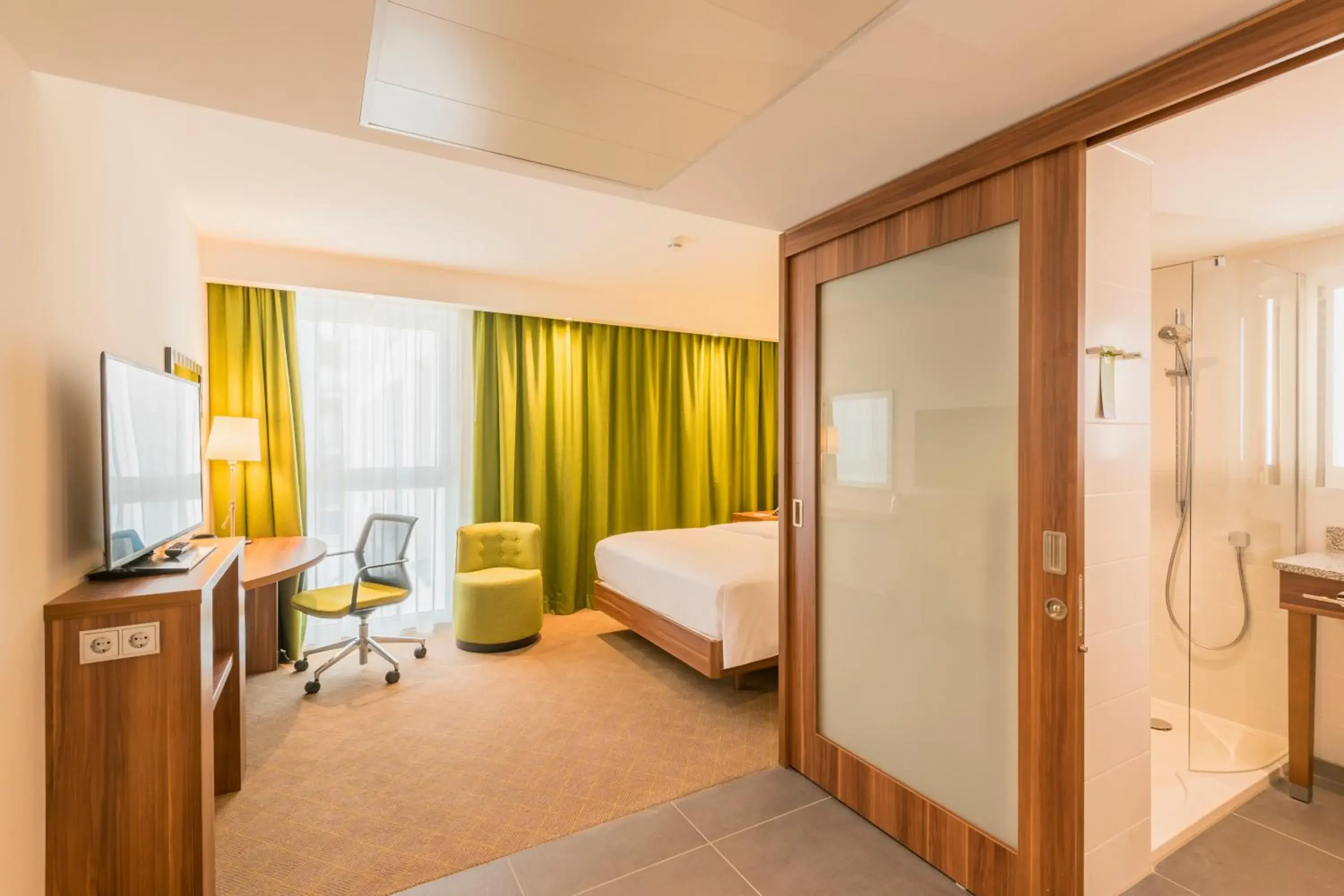 Queen Accessible Room NS - single occupancy in Hampton By Hilton Munich City West Queen Accessible Room NS - single occupancy in Hampton By Hilton Munich City West