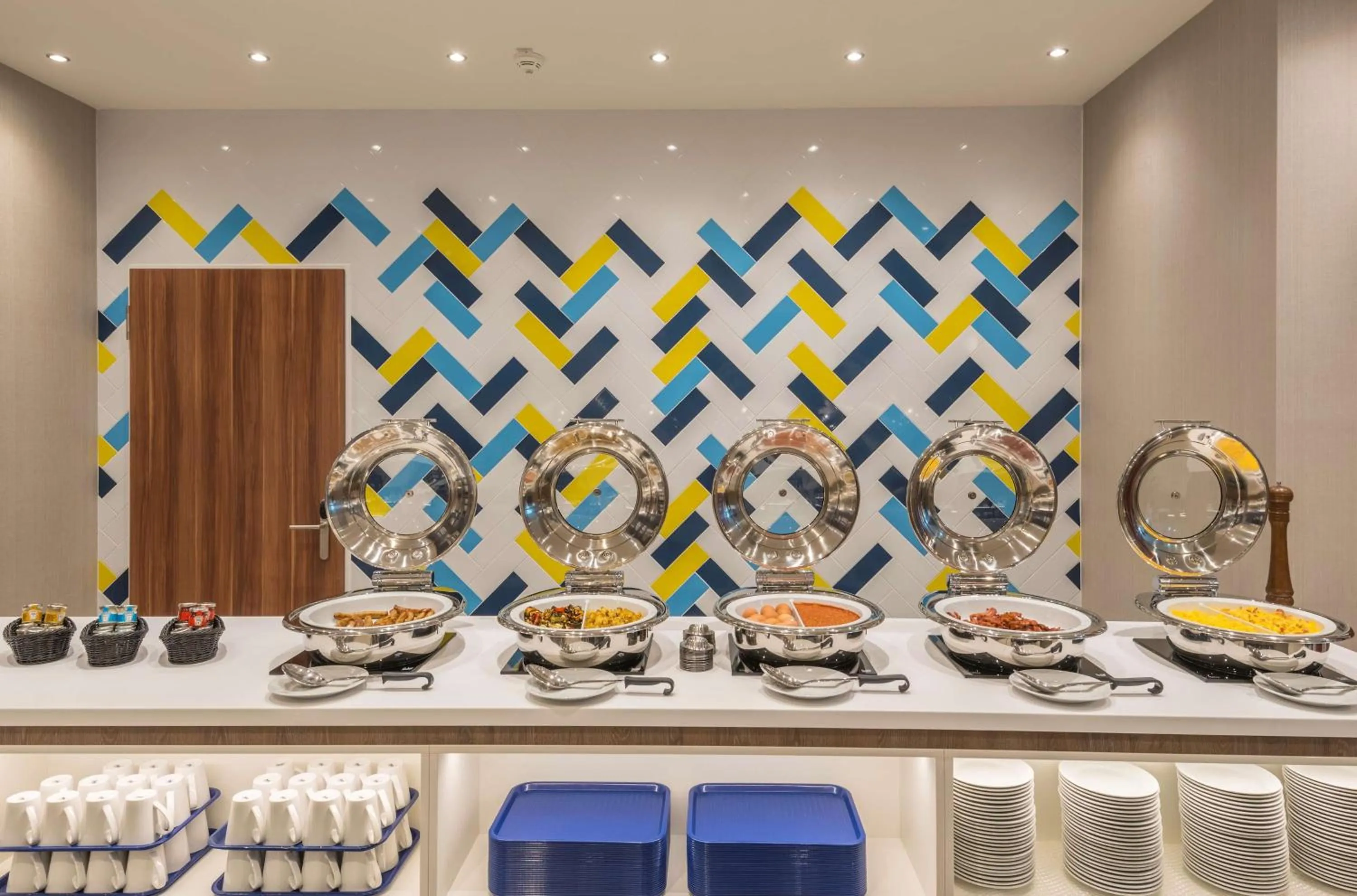 Food and drinks in Hampton By Hilton Munich City West