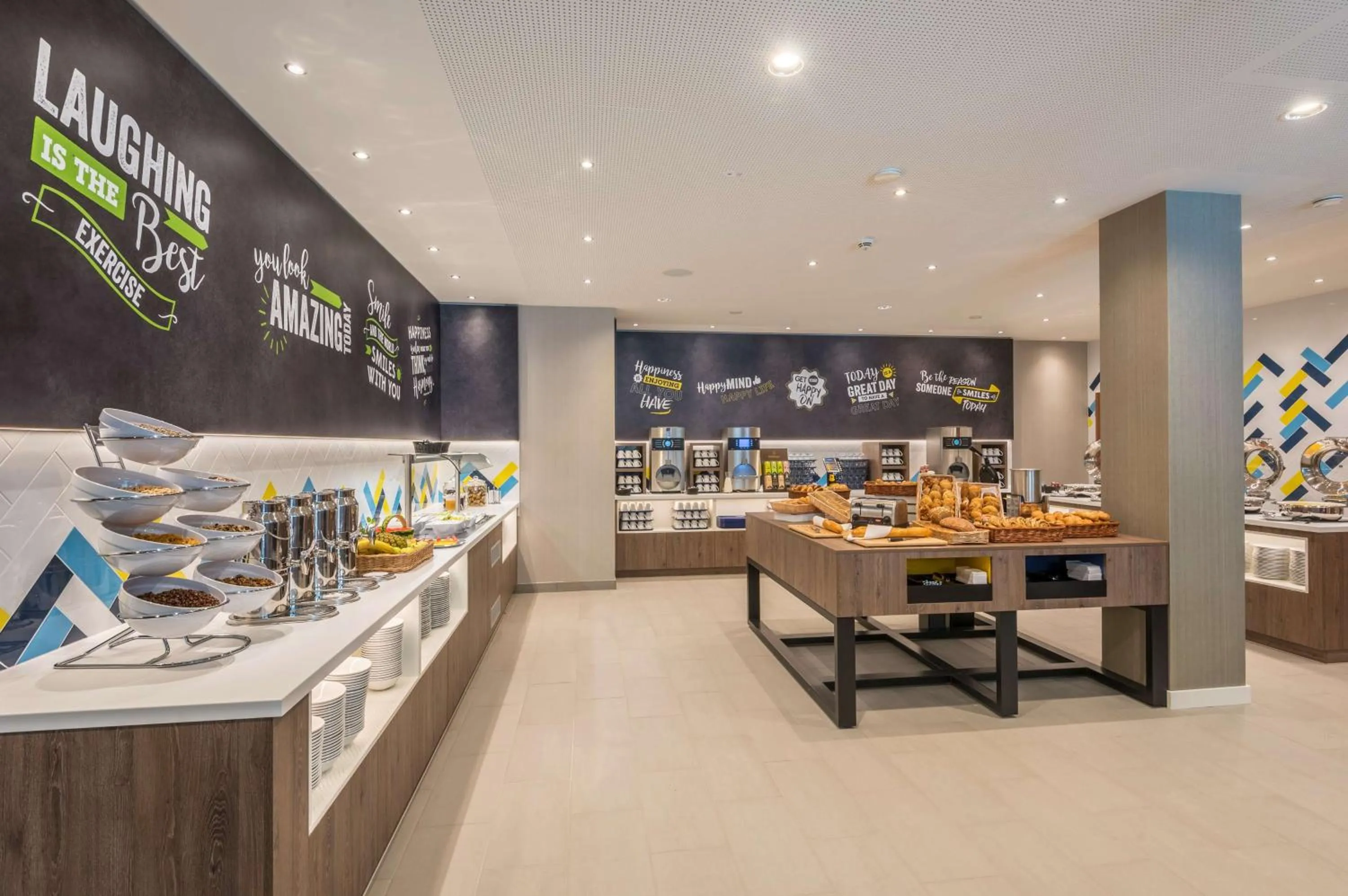 Restaurant/places to eat in Hampton By Hilton Munich City West