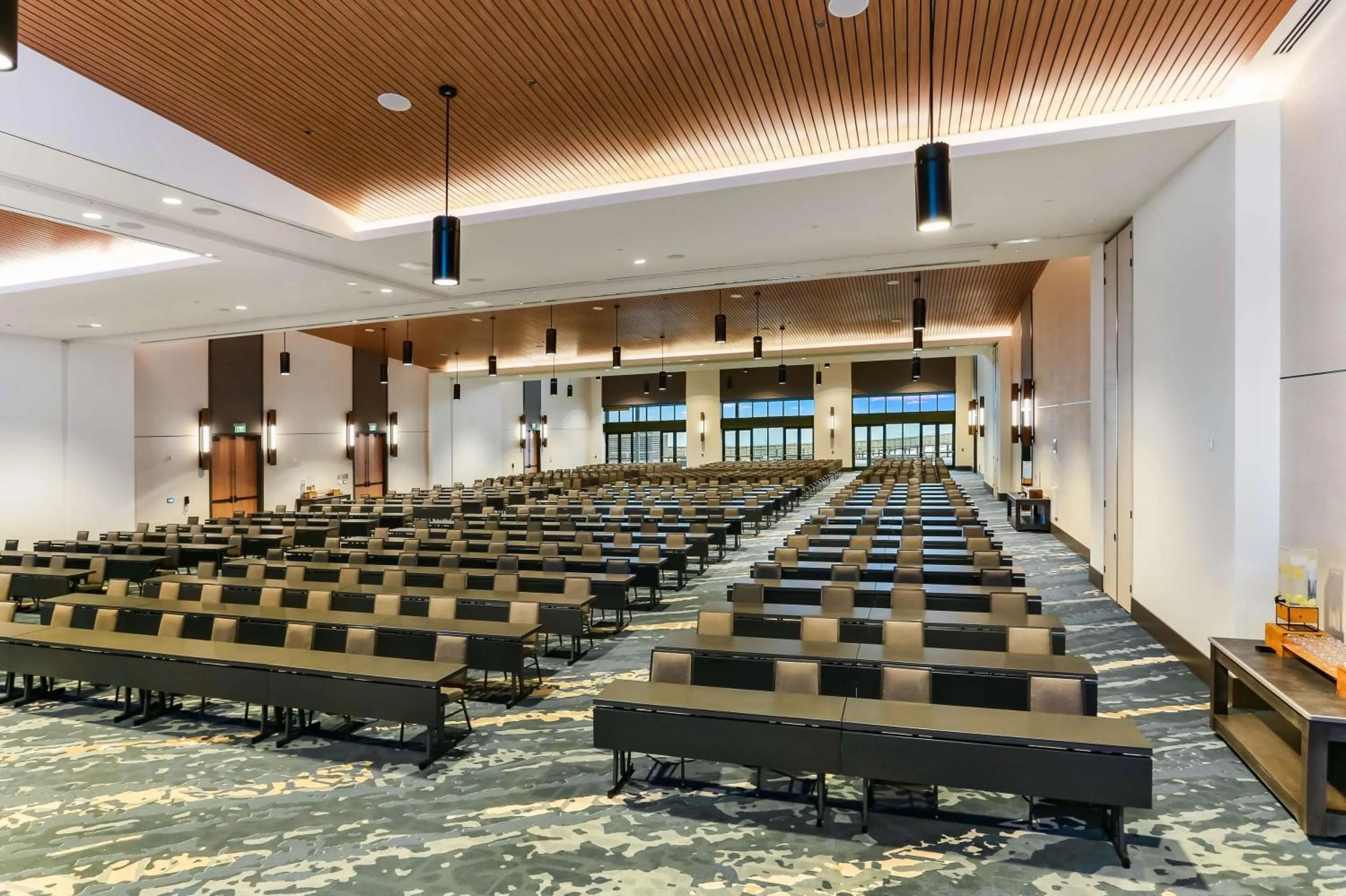 Meeting/conference room in The Lodge at Gulf State Park, A Hilton Hotel