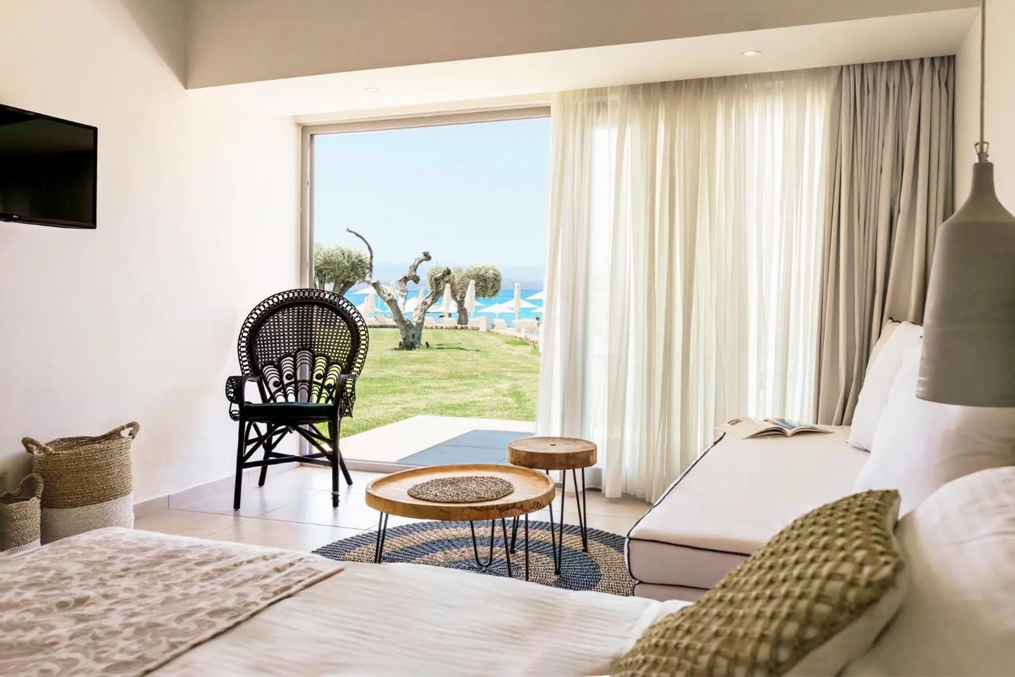 Living room, Bed in Amaronda Resort & Spa Eretria