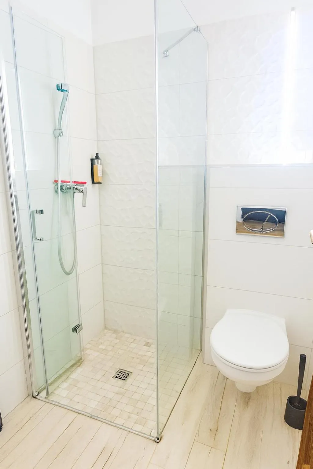 Shower in JoValiMarAnt