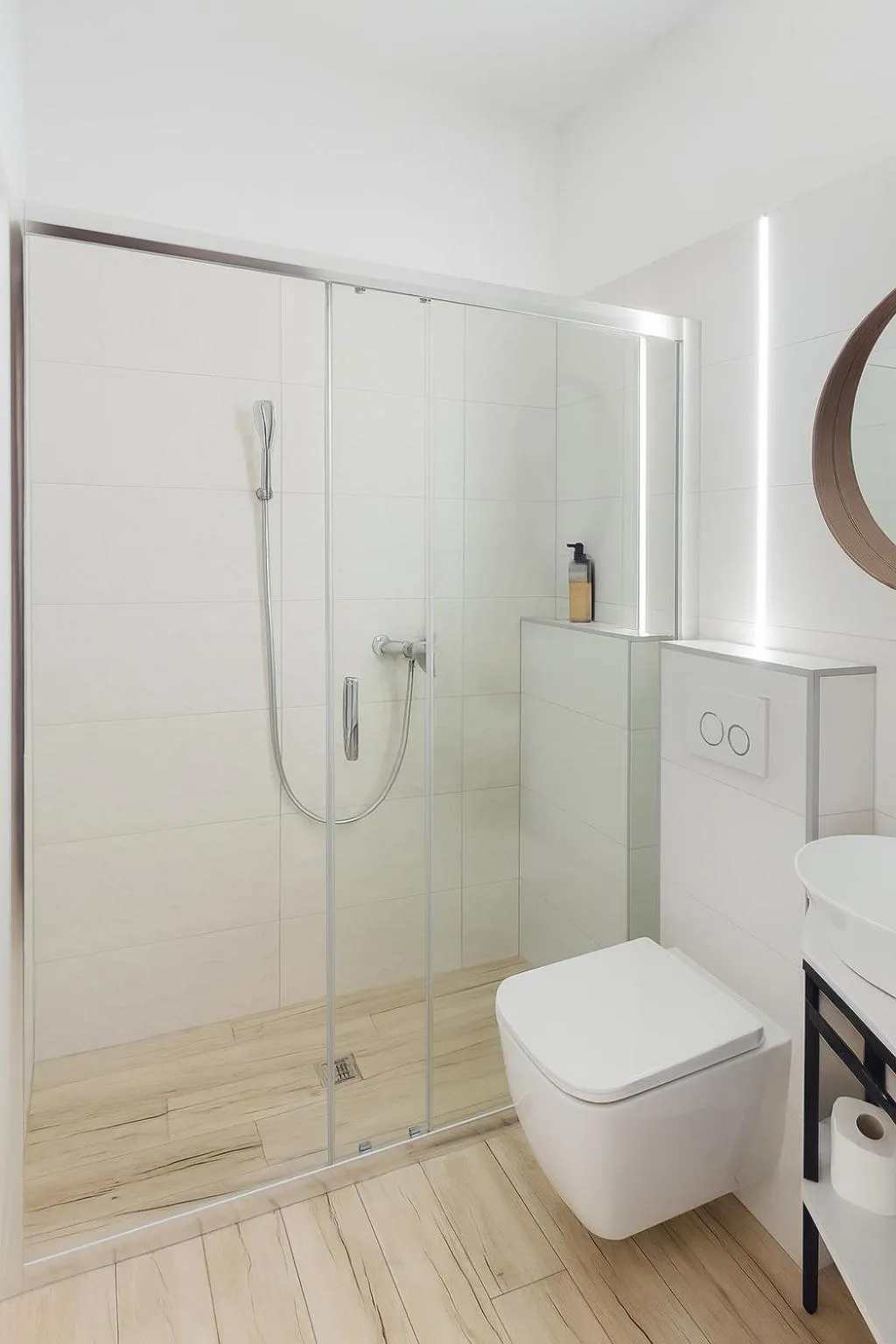 Shower in JoValiMarAnt