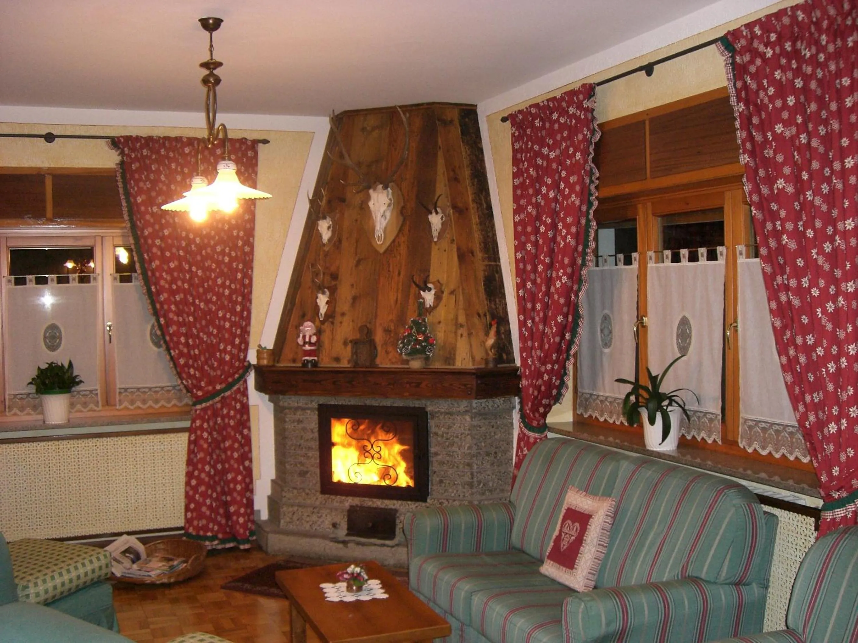 Communal lounge/ TV room in Hotel Beau Sejour Pré-Saint-Didier