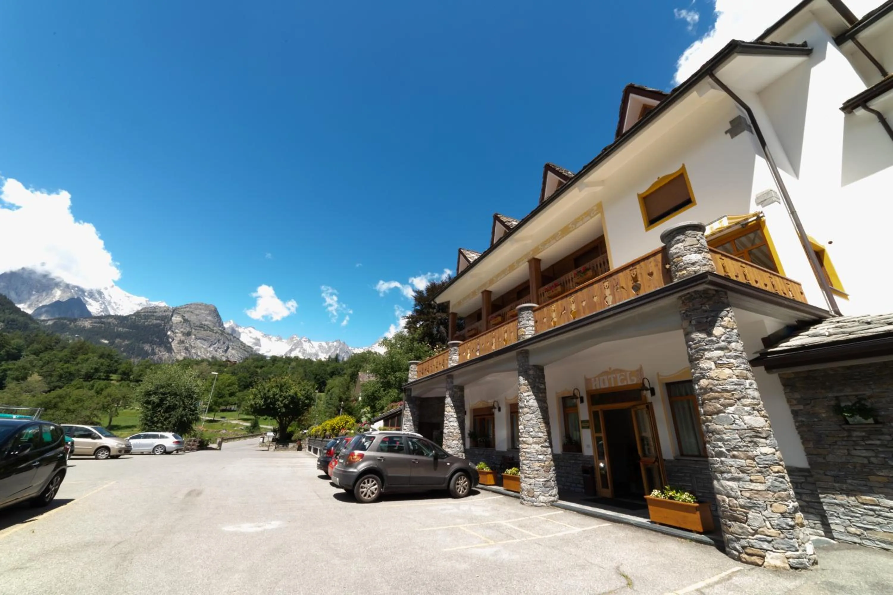 Property building in Hotel Beau Sejour Pré-Saint-Didier