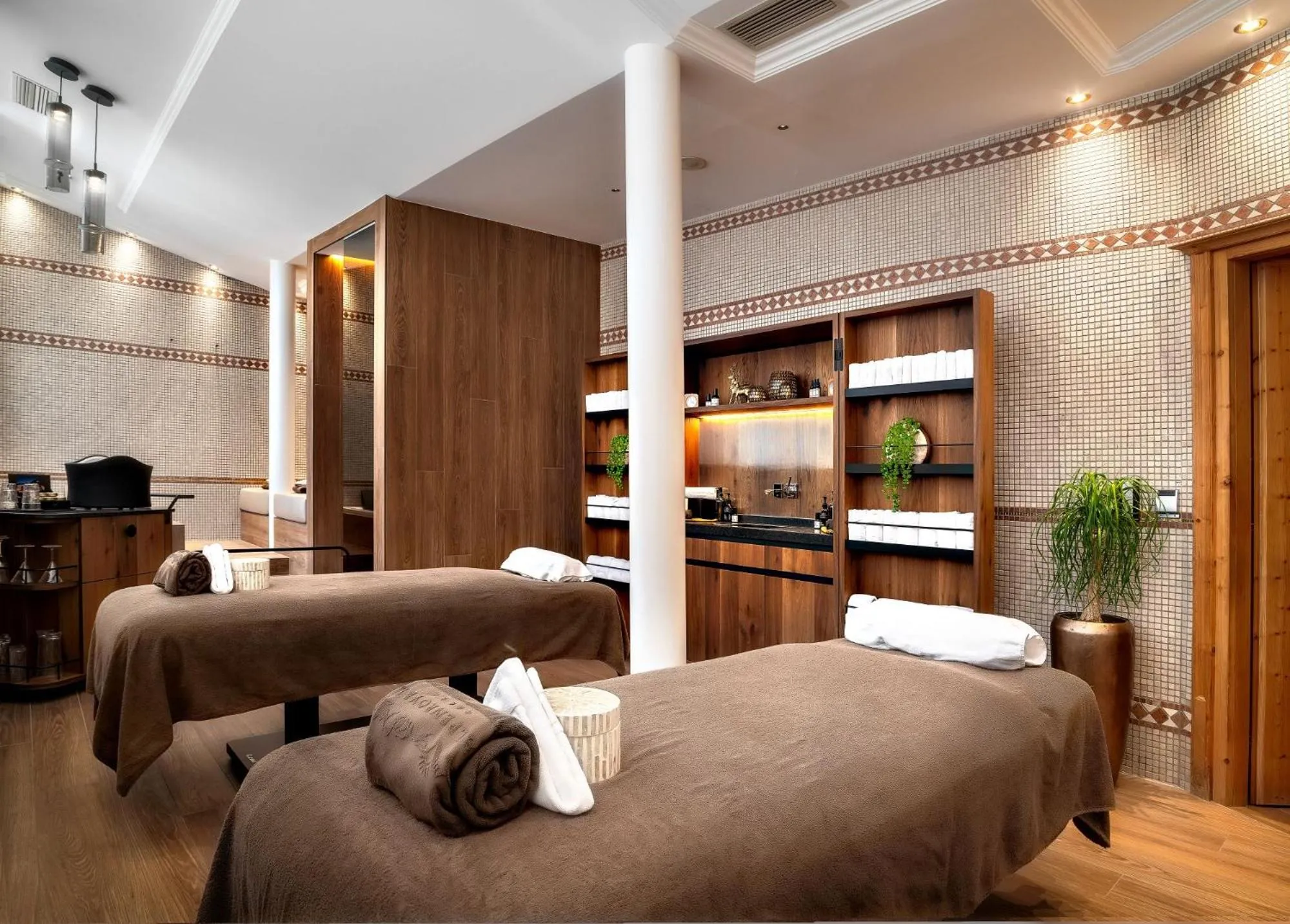 Massage, Bed in Hotel Alpenroyal - The Leading Hotels of the World