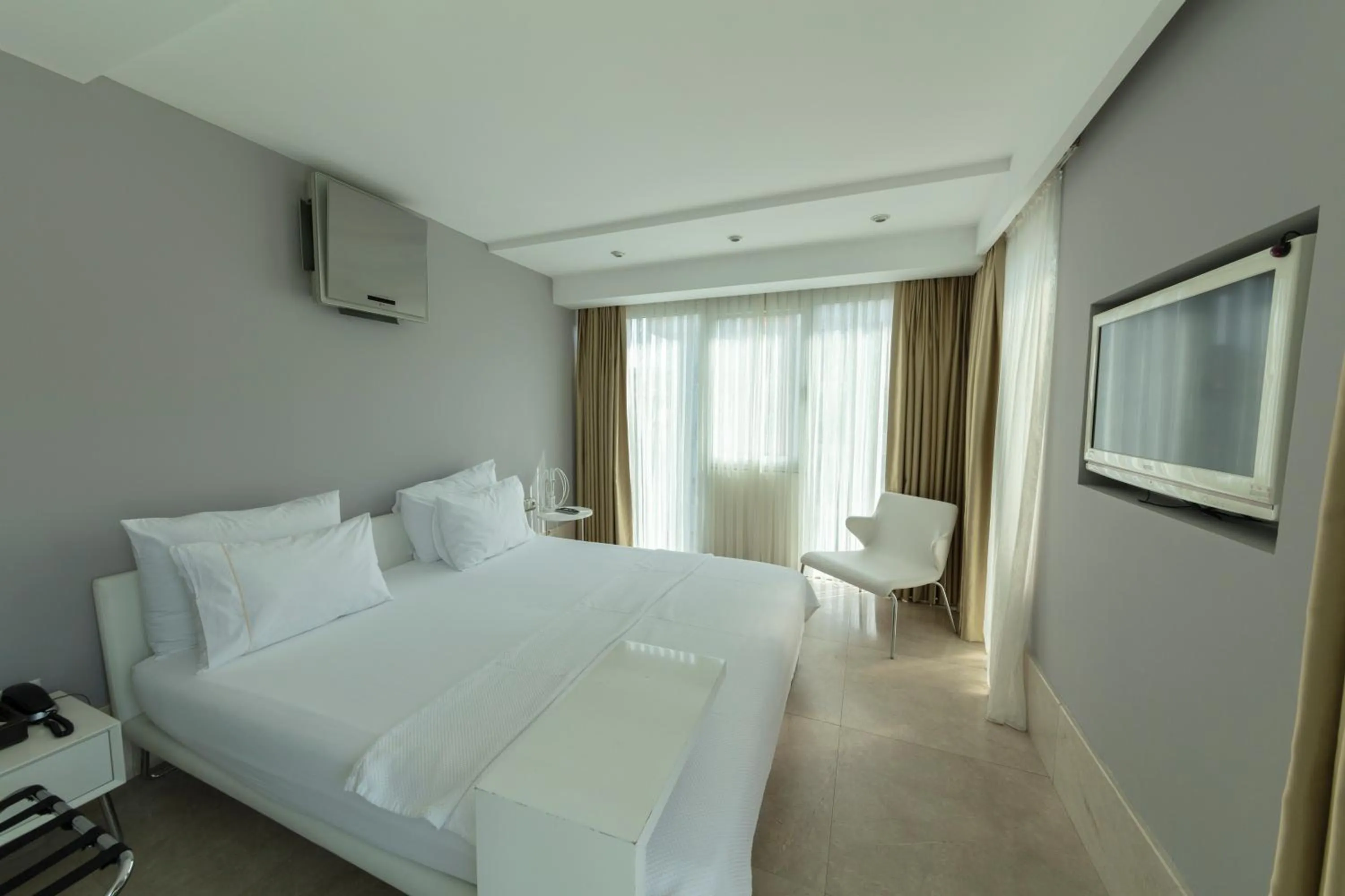 Photo of the whole room, Bed in Venn Boutique Hotel