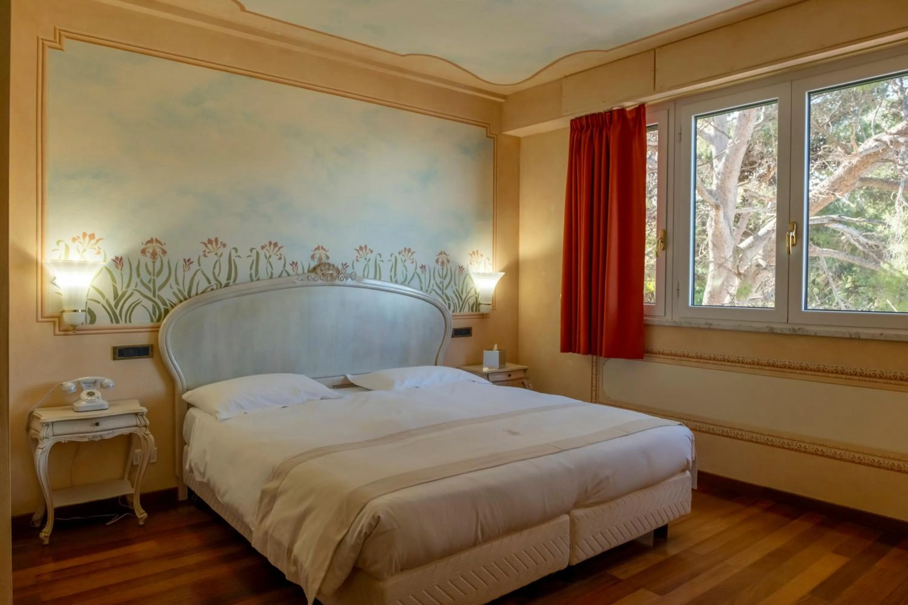 Bedroom, Bed in Suite Hotel Nettuno