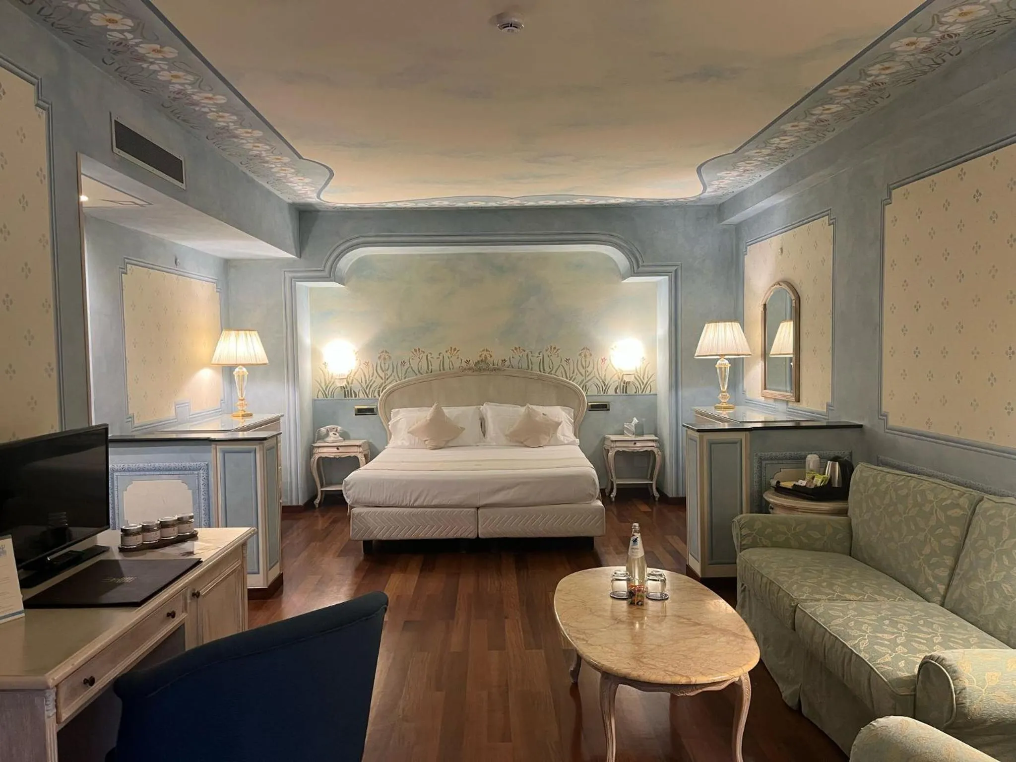 Bed in Suite Hotel Nettuno