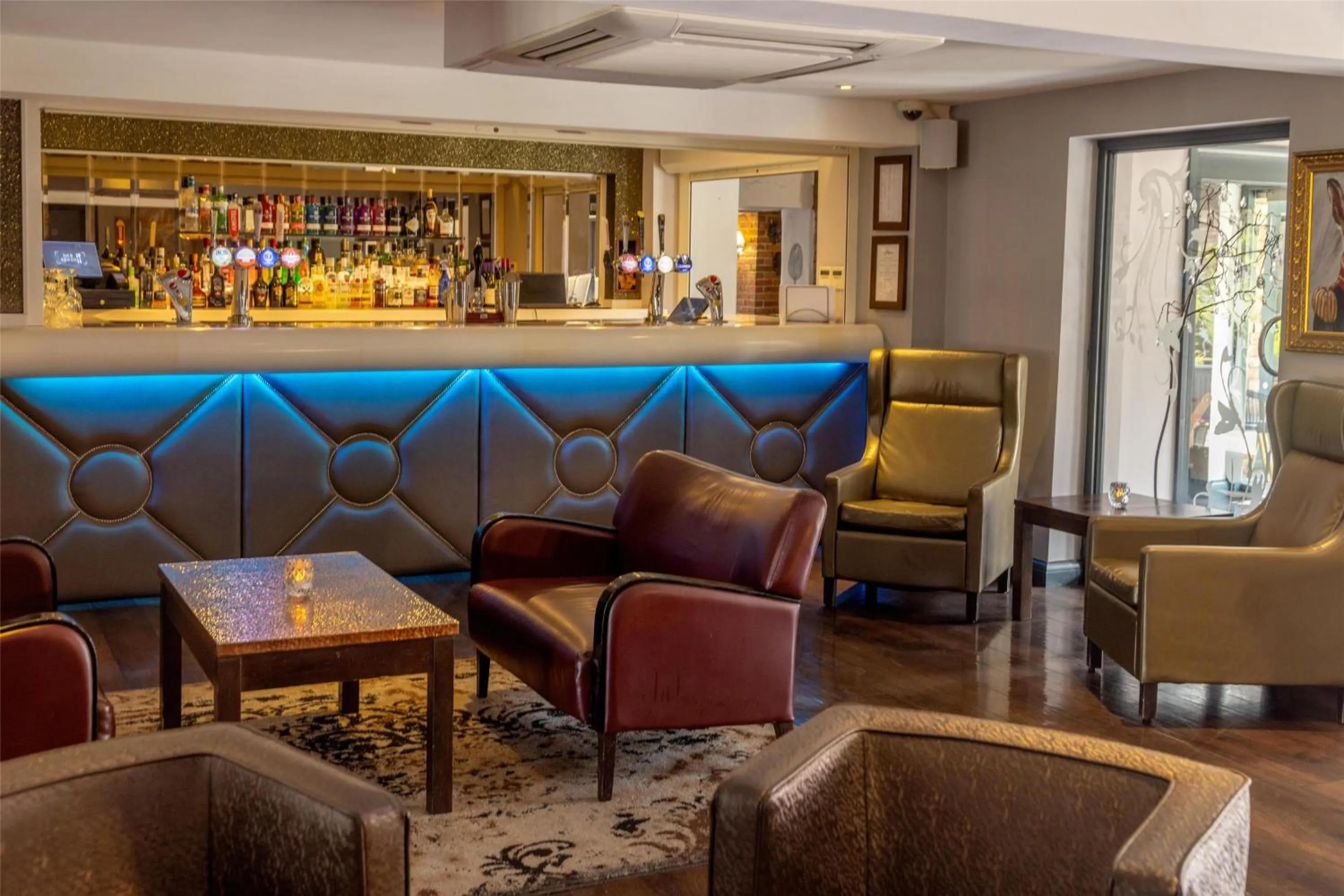 Lounge or bar in The Ashbourne Hotel, BW Signature Collection