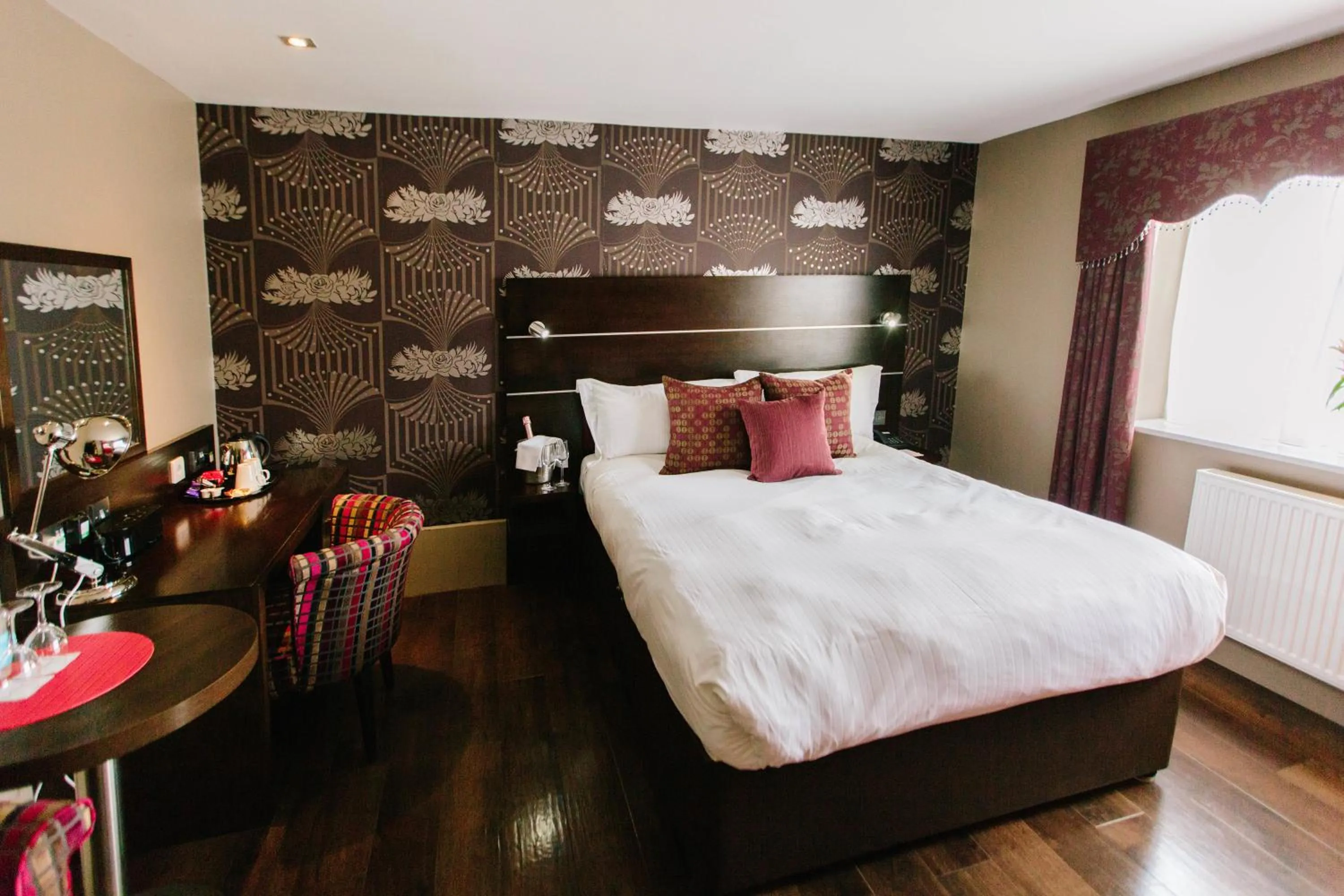 Coffee/tea facilities, Bed in The Ashbourne Hotel, BW Signature Collection