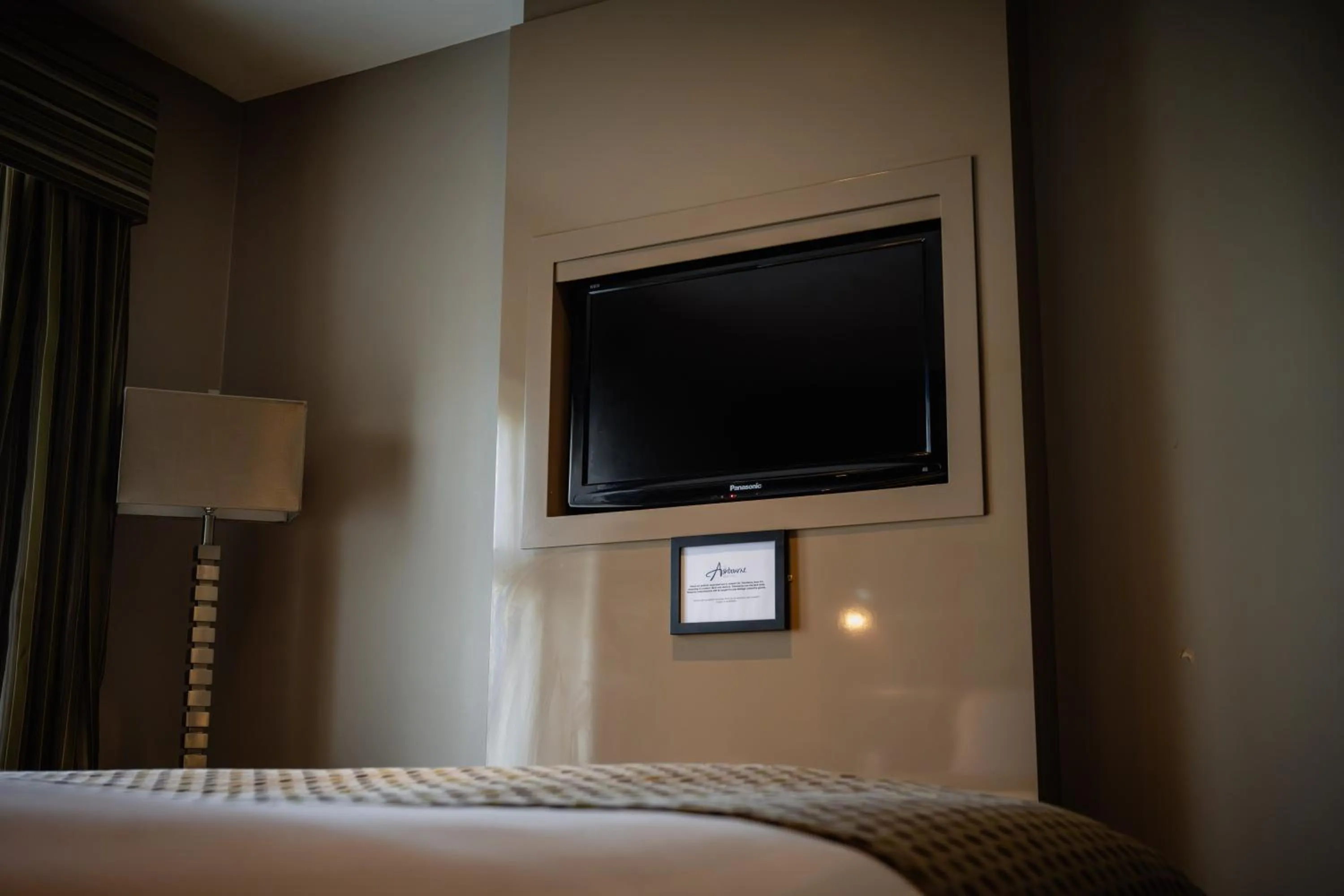 TV and multimedia, Bed in The Ashbourne Hotel, BW Signature Collection