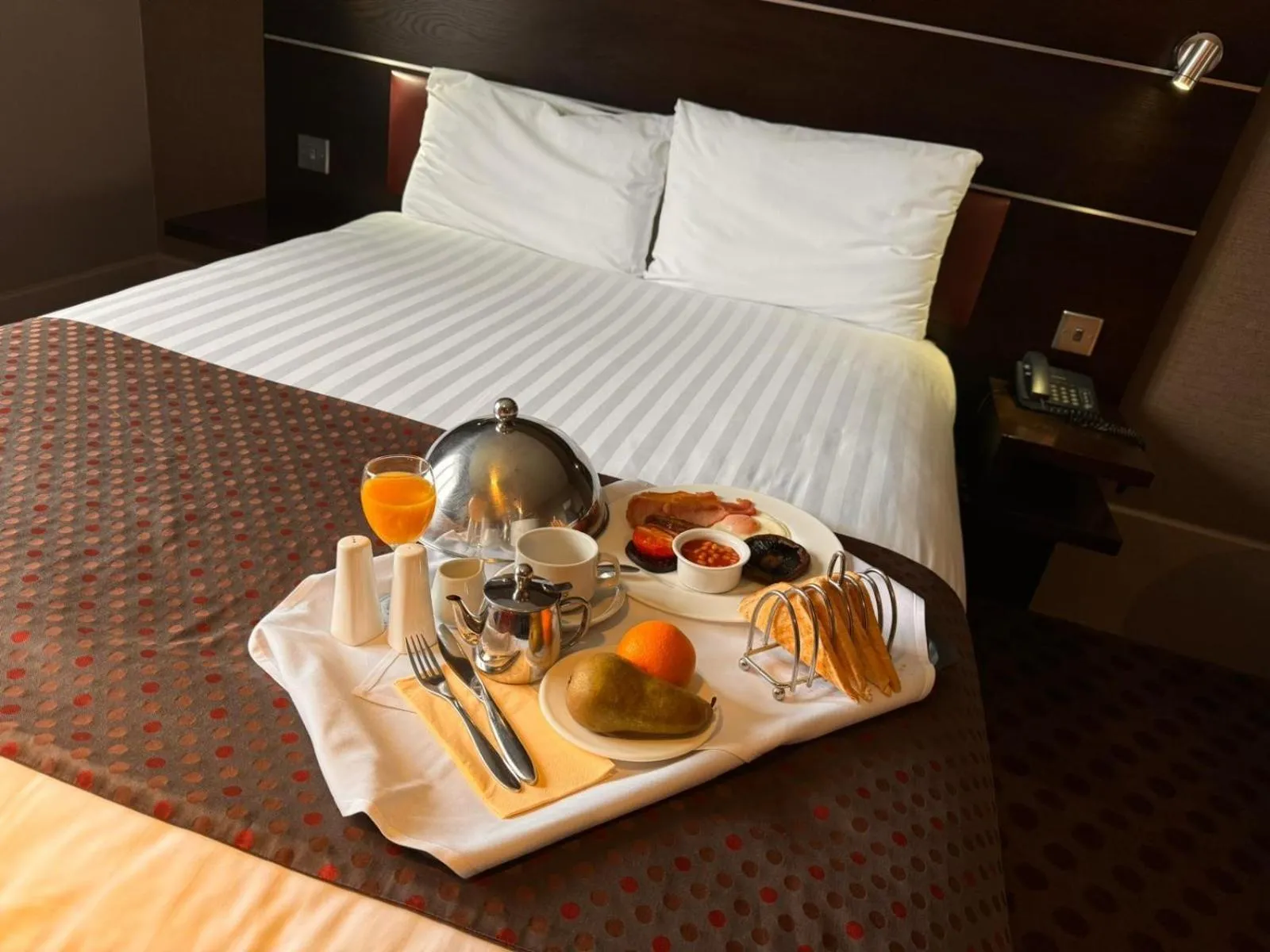 Breakfast, Bed in The Ashbourne Hotel, BW Signature Collection