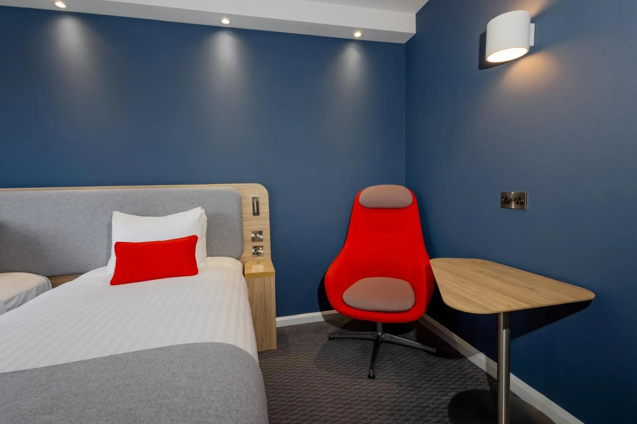 Photo of the whole room, Bed in Holiday Inn Express Norwich by IHG