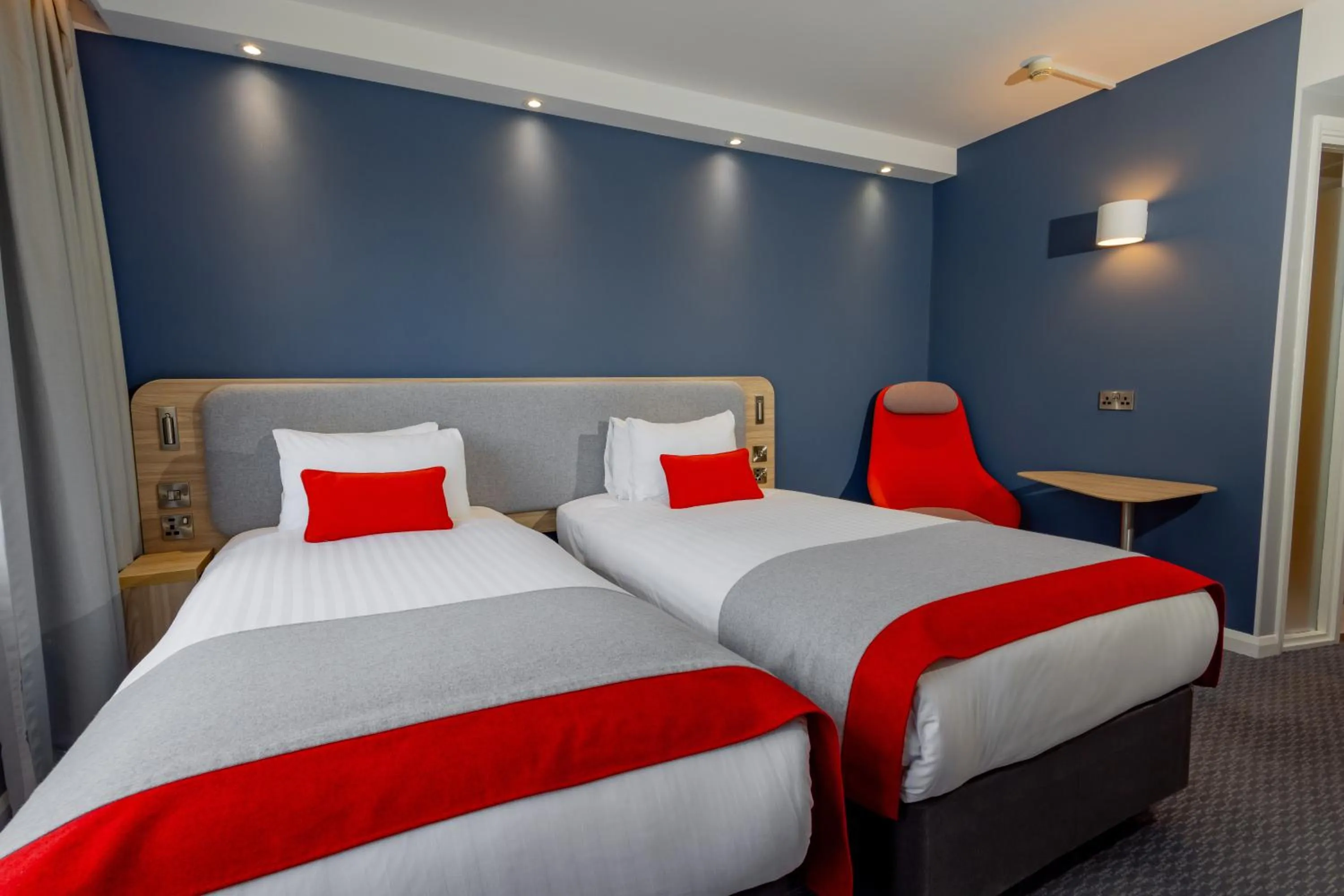 Bed in Holiday Inn Express Norwich by IHG
