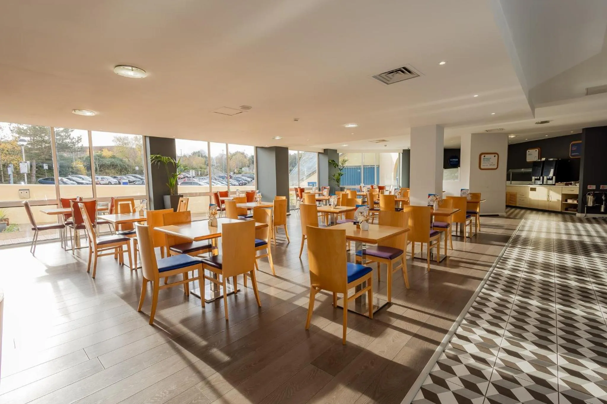 Restaurant/places to eat in Holiday Inn Express Norwich by IHG