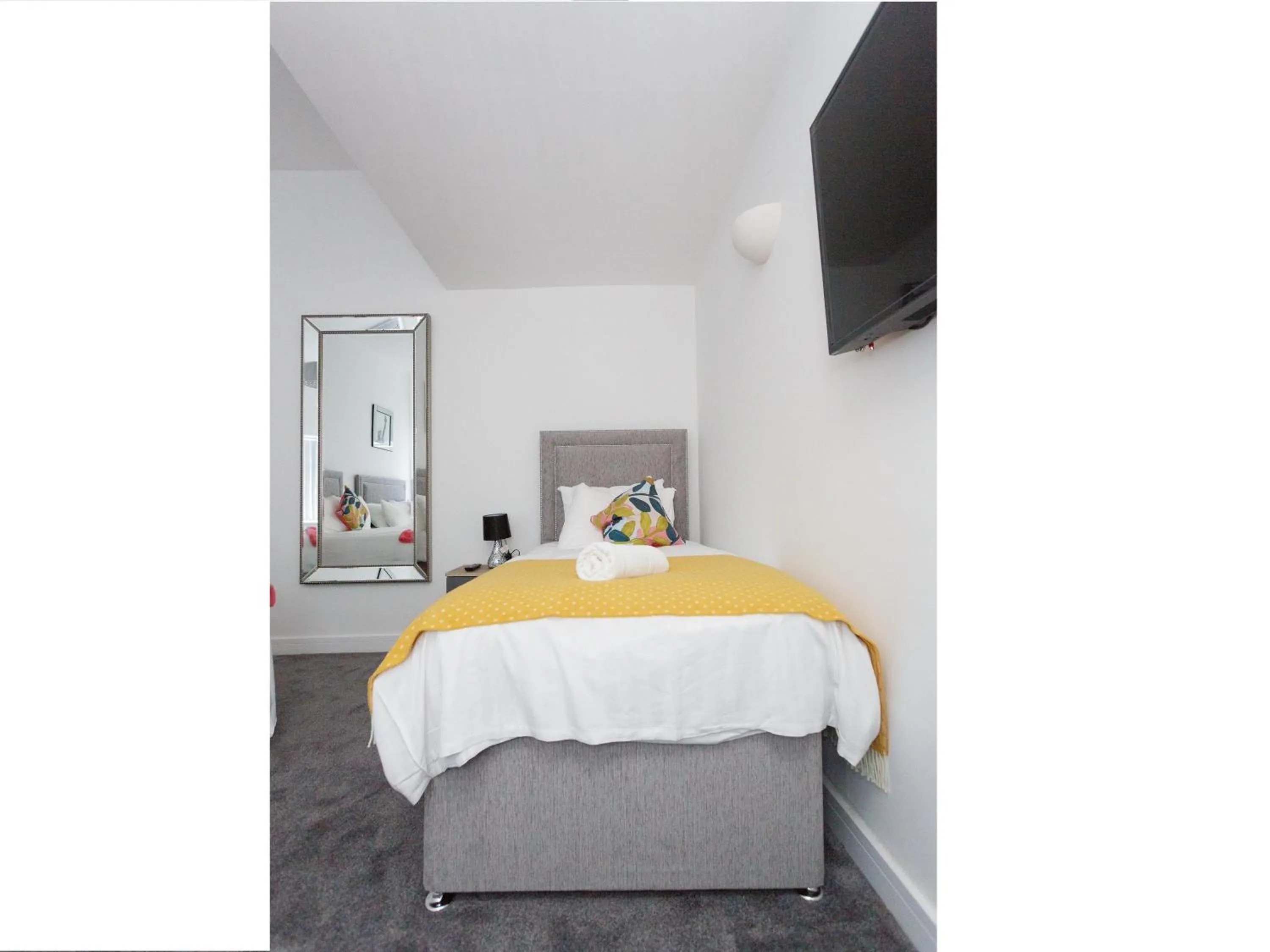 Bedroom, Bed in Live in Leeds Greenhill Bungalows