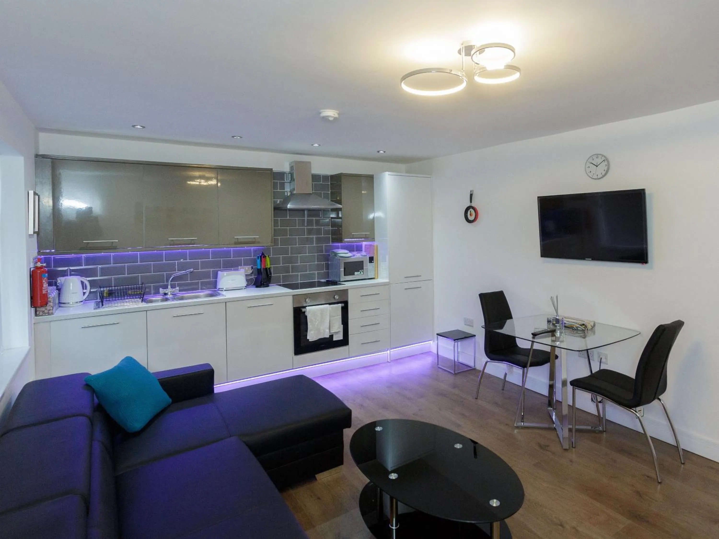 Kitchen or kitchenette in Live in Leeds Greenhill Bungalows