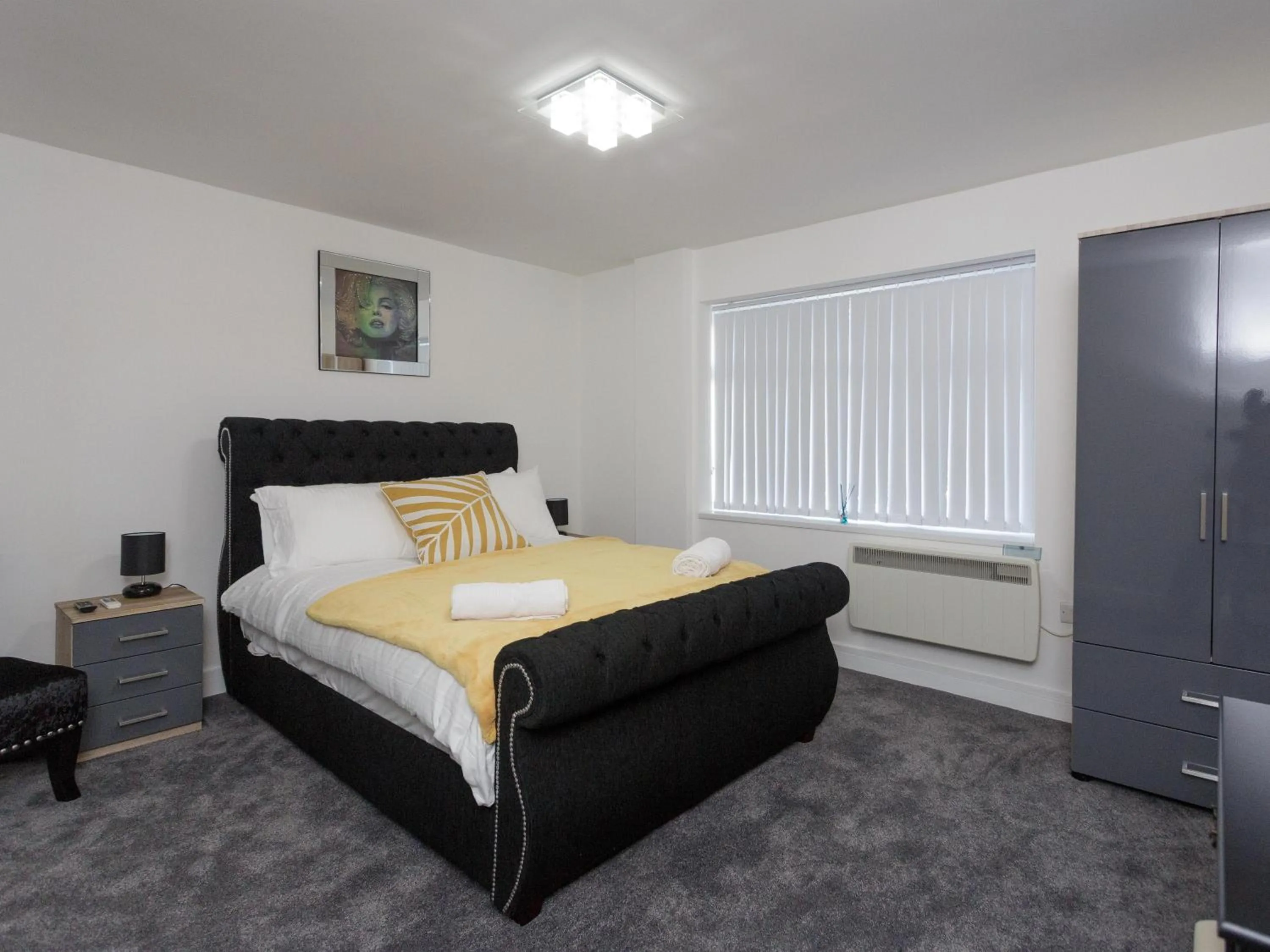 Bedroom, Bed in Live in Leeds Greenhill Bungalows