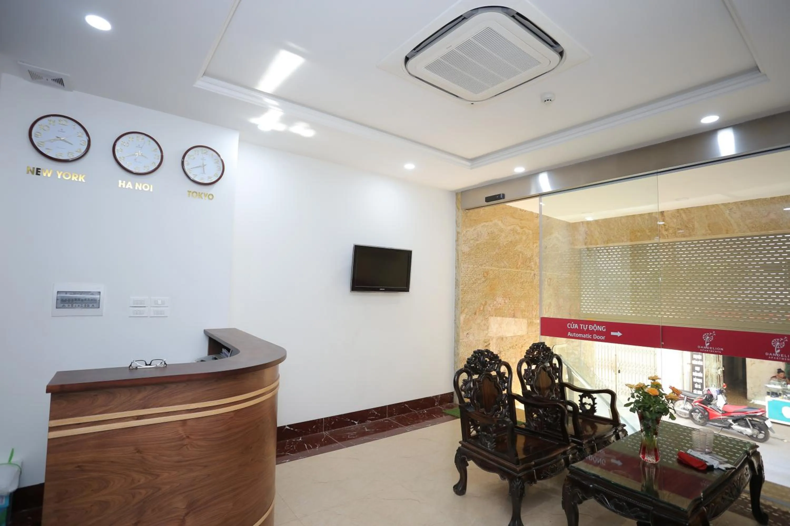 Communal lounge/ TV room in Cat Linh ARL55 Hotel