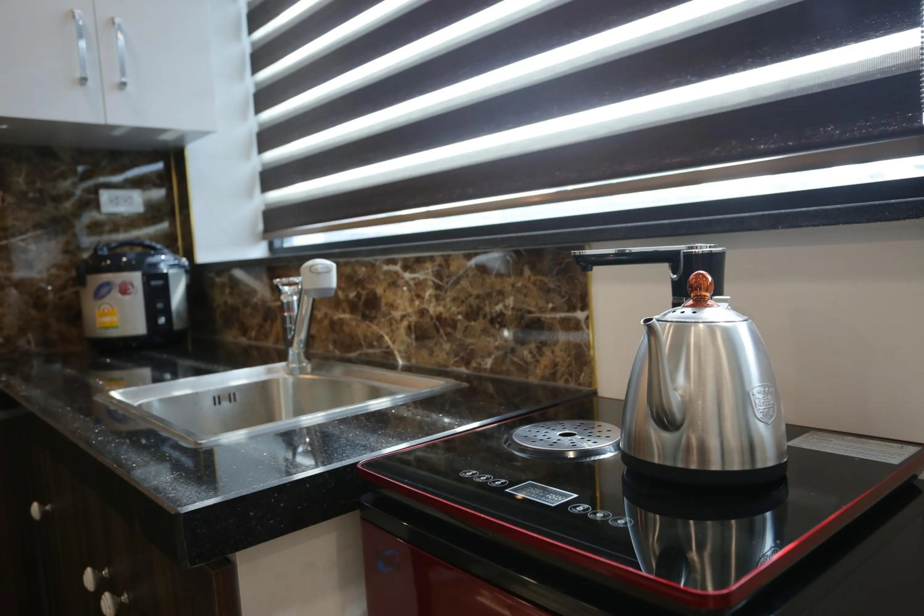 Kitchen or kitchenette in Cat Linh ARL55 Hotel