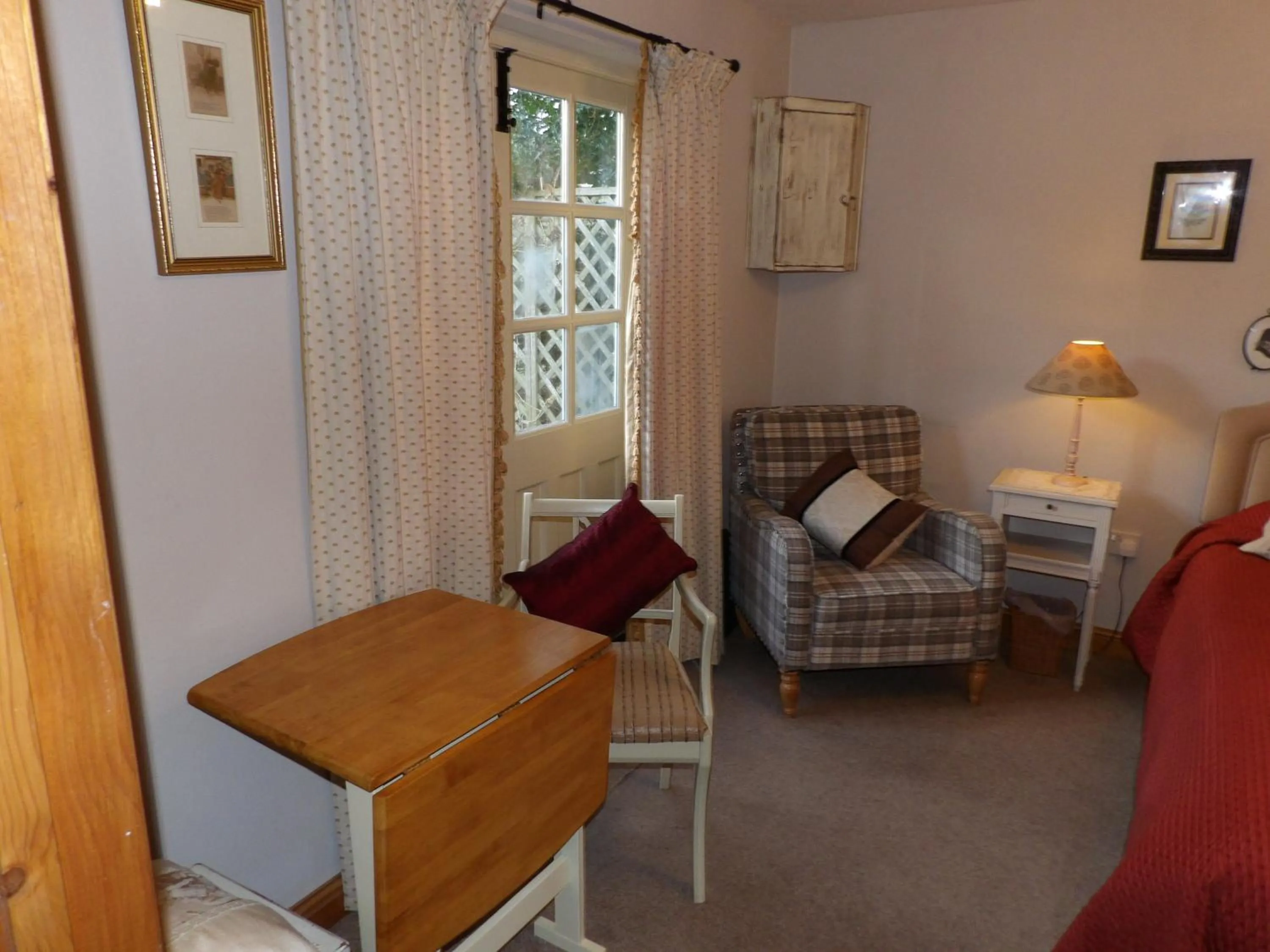 Bedroom, Bed in Broccoli Bottom